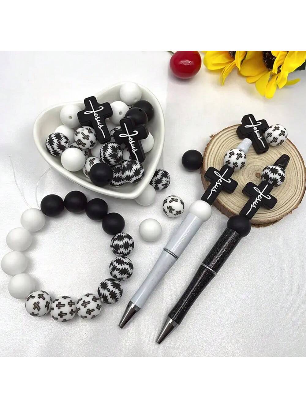 25PCS Highland Cow, Cross Vintage Pattern Silicone Beads Set, Suitable For DIY Crafts, Bracelet, Keychain And Jewelry Making- Silicone Material, Various Shapes And Sizes, Fashionable Animal Design, M