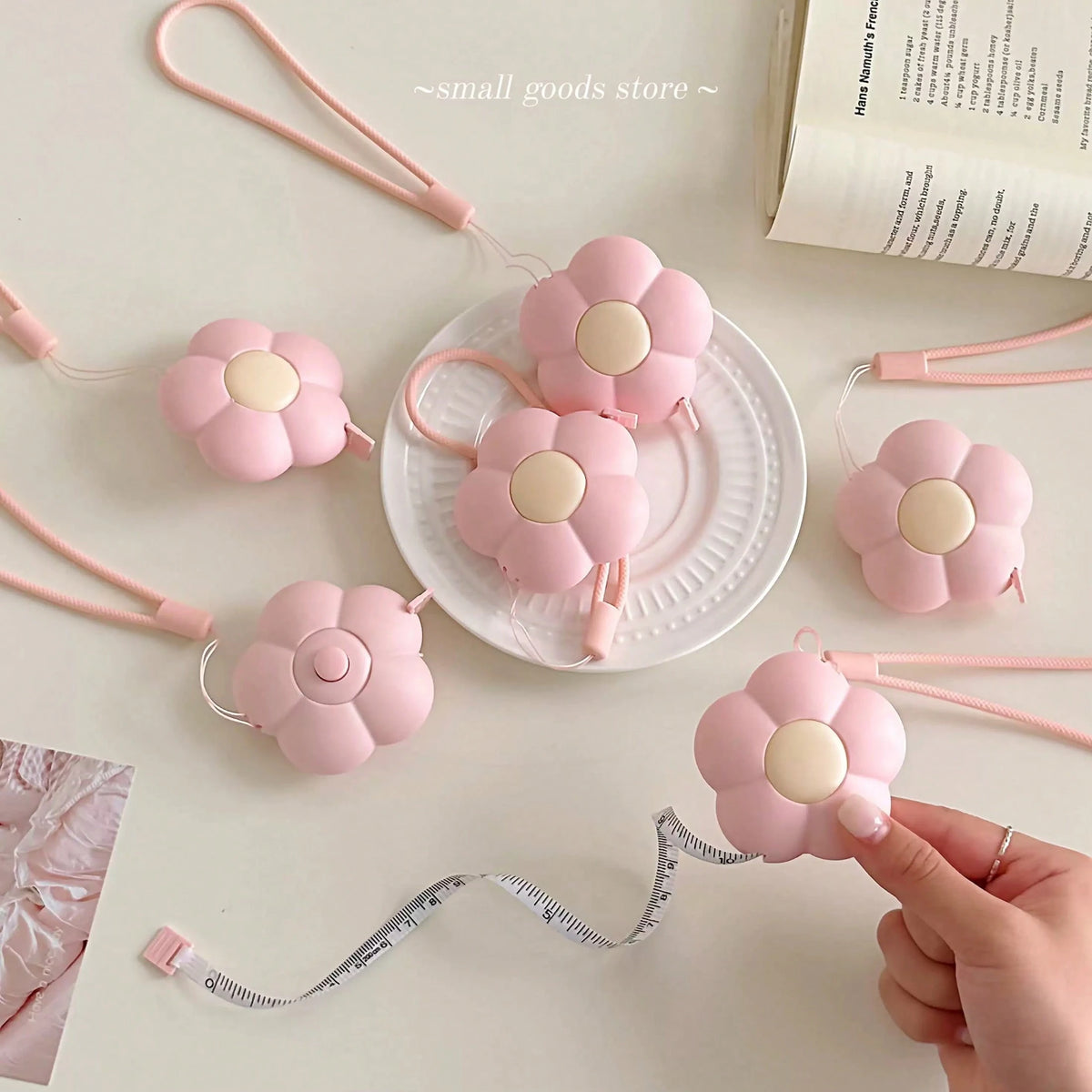 (2M) Cute Flower Soft Retractable Tape Measure, Waist/Height Measurement, With Lanyard And Button, Double-Sided CM/Inch Scale, Portable Emergency Solution, Suitable For Sewing And Body Measurement Wai