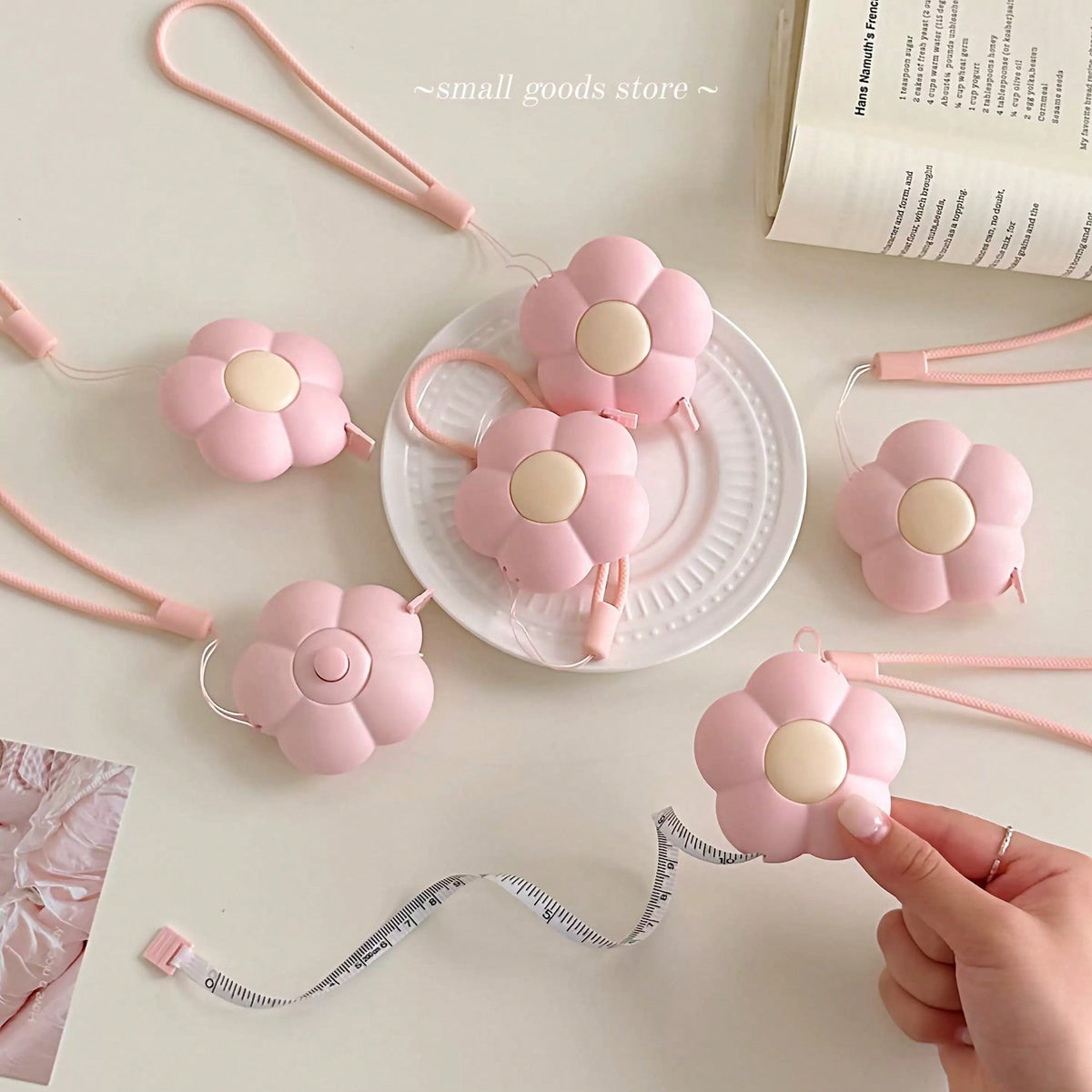 (2M) Cute Flower Soft Retractable Tape Measure, Waist/Height Measurement, With Lanyard And Button, Double-Sided CM/Inch Scale, Portable Emergency Solution, Suitable For Sewing And Body Measurement Wai