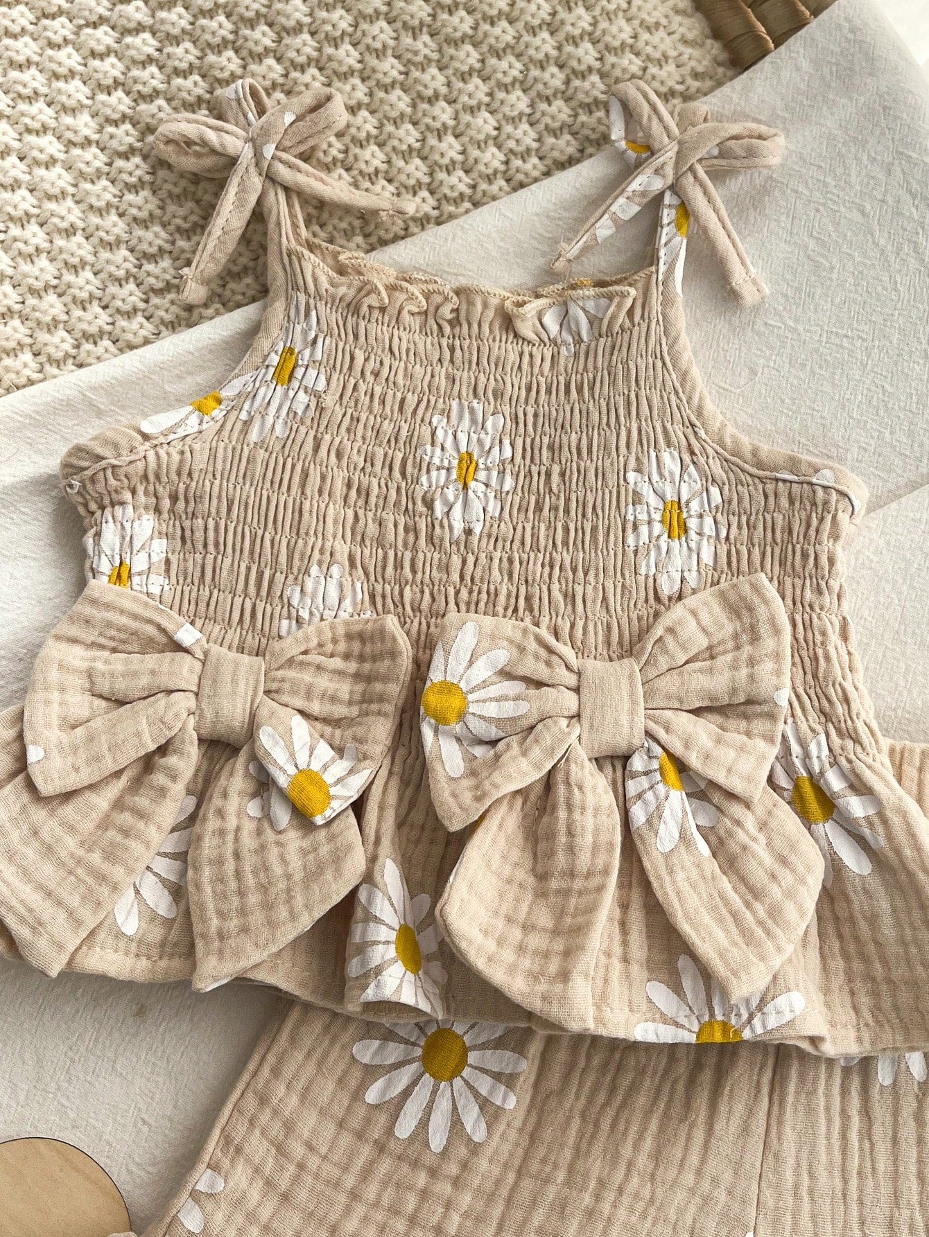 2pcs Baby Girl Cute Print Bowknot Camisole & Shorts Set, Thin Summer Casual