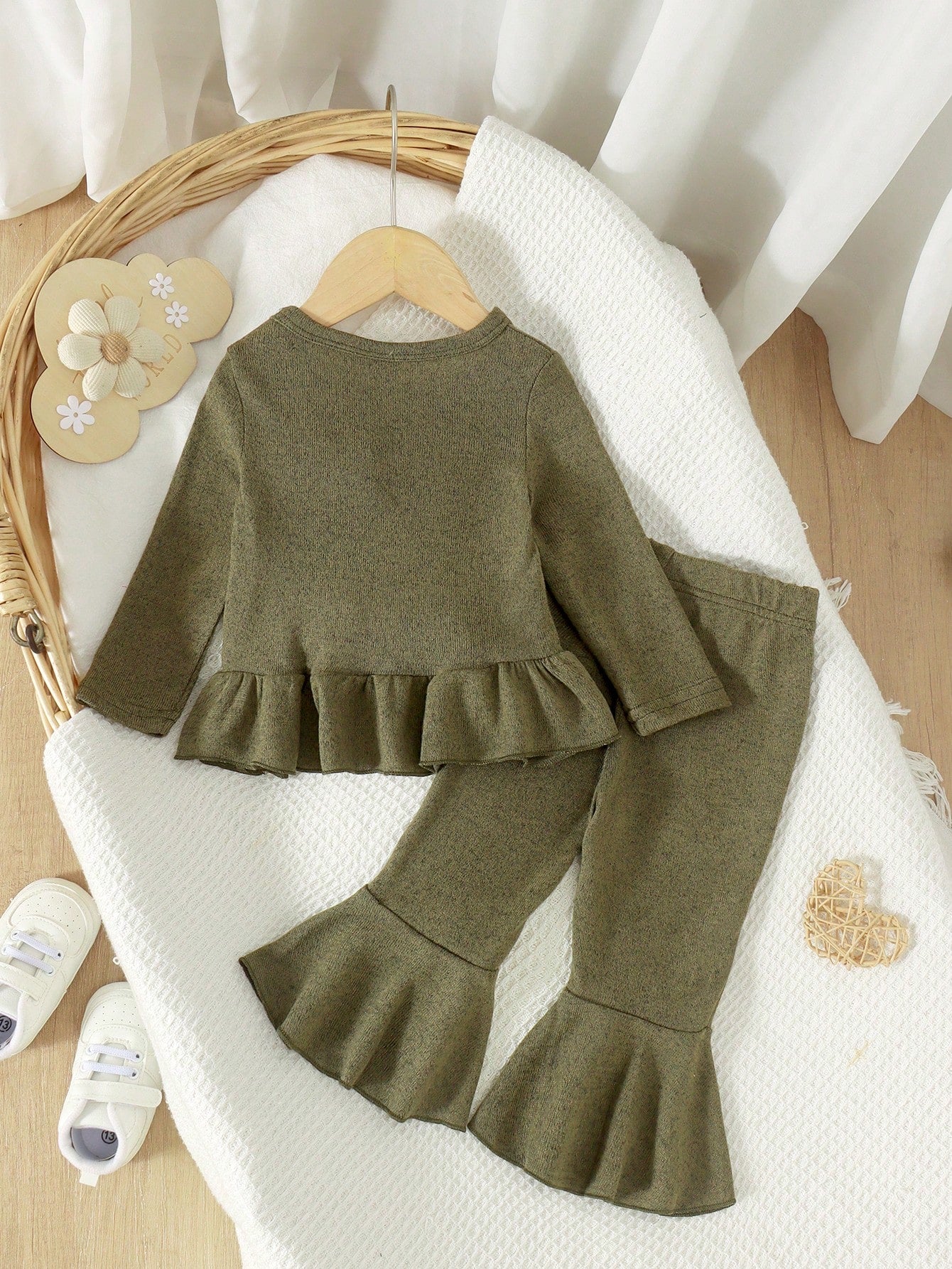 2pcs Baby Girl Forest Style 3D Bow Ruffle Long Sleeve Top & Flared Pants Set, Spring/Autumn Thin