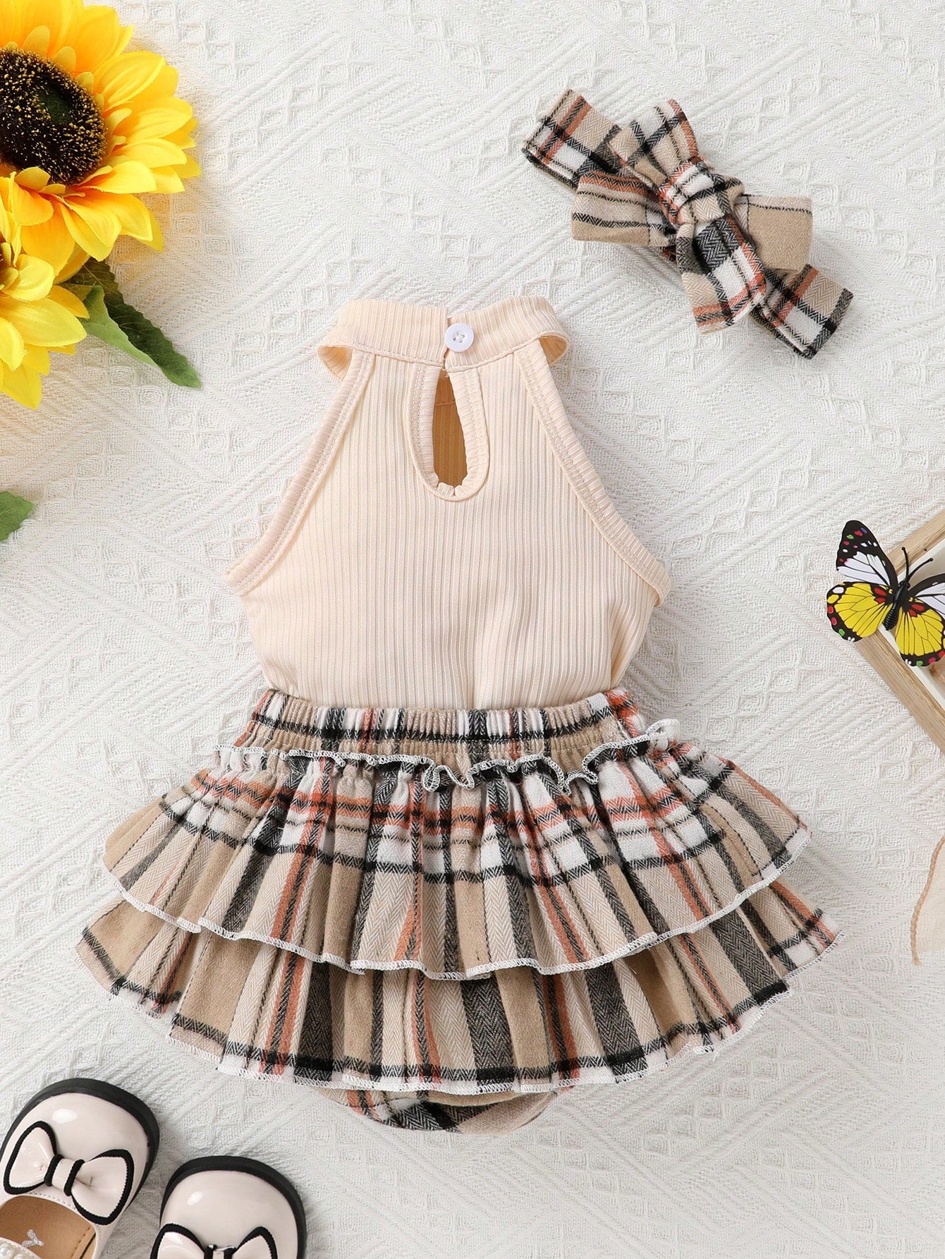 2pcs Baby Girl Soft, Comfortable & Breathable Halter Top And Plaid Printed Shorts With Layered Ruffle Hem And Bowknot, Suitable For Casual, Vacation, Party And Outdoor Activities, For Christmas