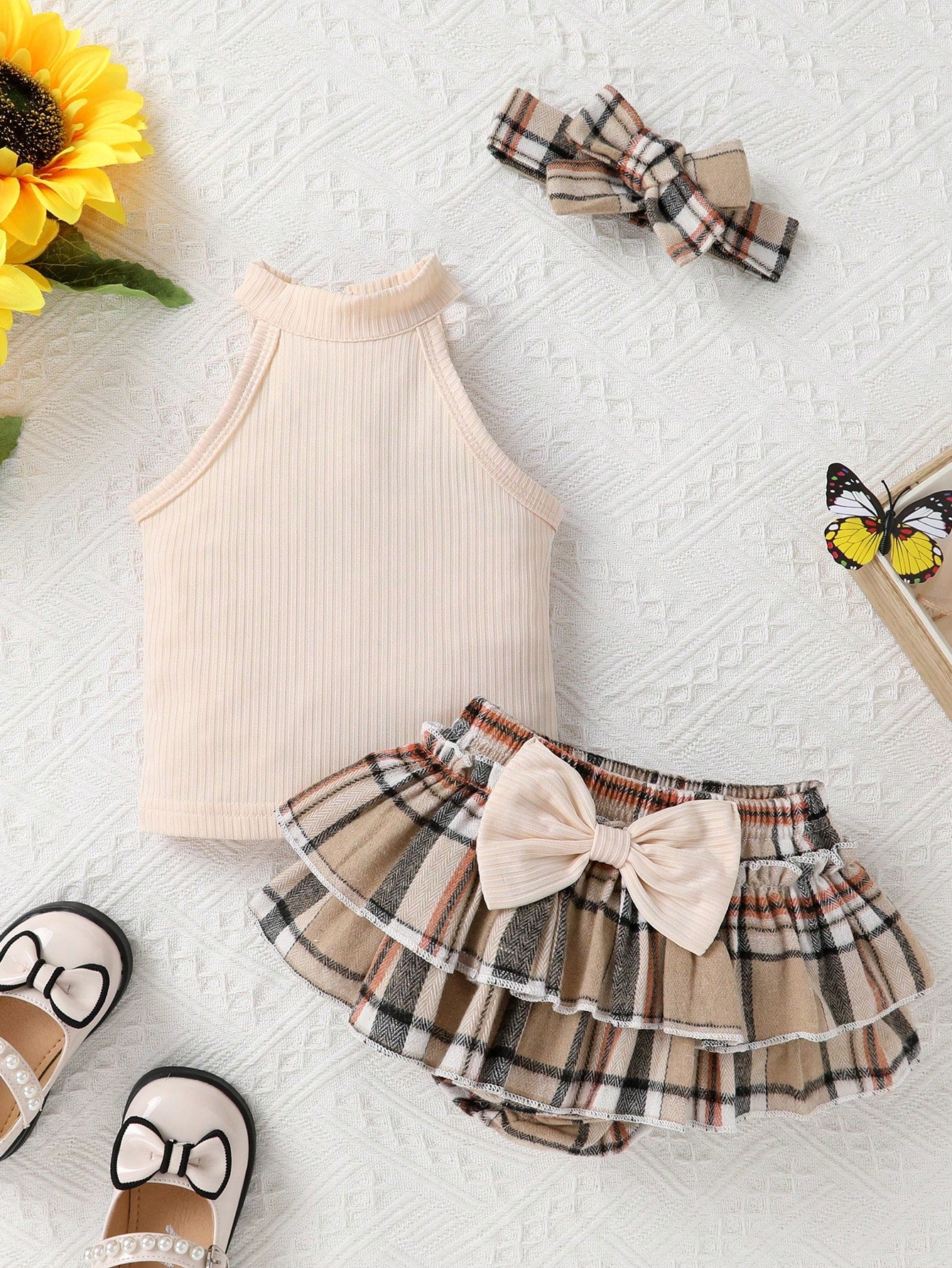 2pcs Baby Girl Soft, Comfortable & Breathable Halter Top And Plaid Printed Shorts With Layered Ruffle Hem And Bowknot, Suitable For Casual, Vacation, Party And Outdoor Activities, For Christmas