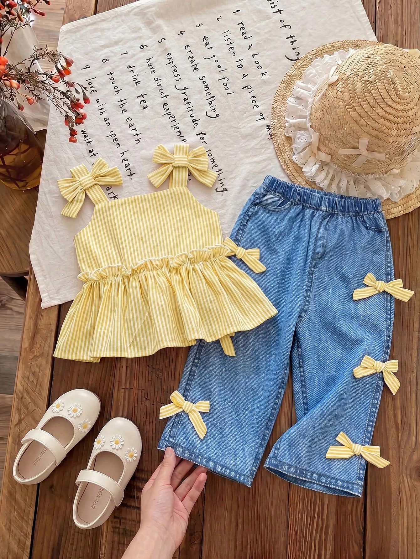 2pcs Baby Girl Sweet & Fresh Striped Ruffle Back Button Half-Placket Bow Strap Top And Bowknot Elastic Waist Pants Set And Cute Set Features A Textured Fabric And Embellished Patches, Including