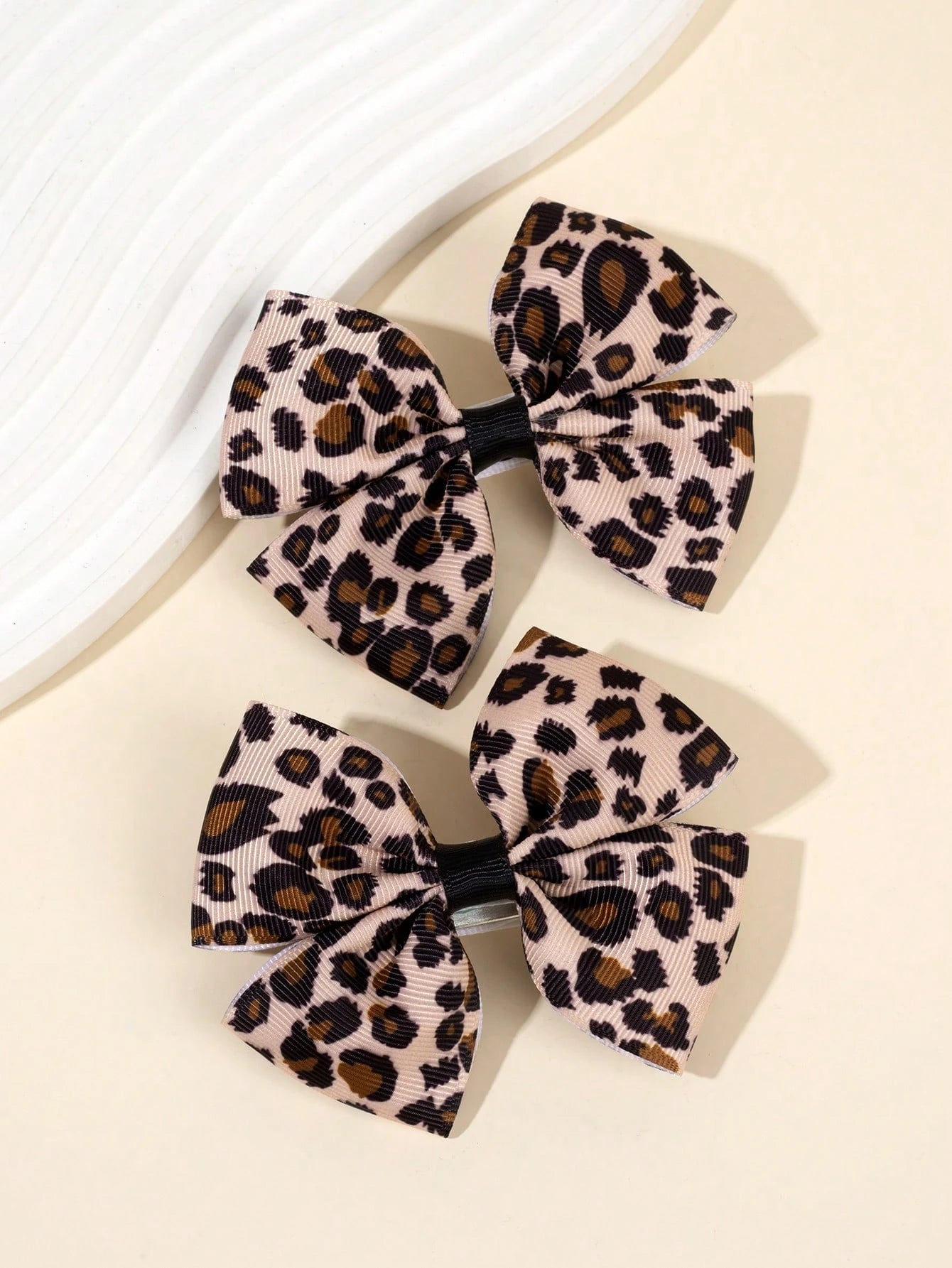2pcs Leopard Print Hair Clips, Fashionable Leopard Alligator Clips, Exquisite Satin Ribbon Bow Hair Clips, Suitable For Girls Holiday Party Headwear, Kids Baby Hair Accessories