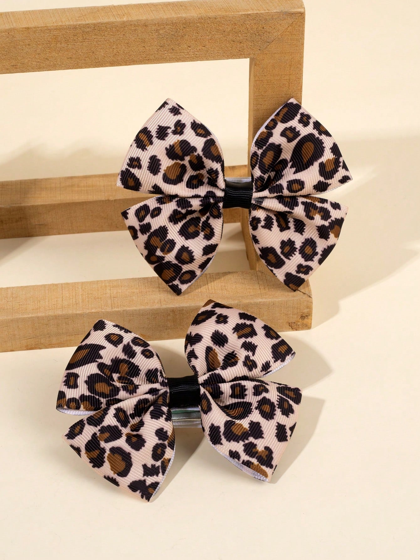 2pcs Leopard Print Hair Clips, Fashionable Leopard Alligator Clips, Exquisite Satin Ribbon Bow Hair Clips, Suitable For Girls Holiday Party Headwear, Kids Baby Hair Accessories