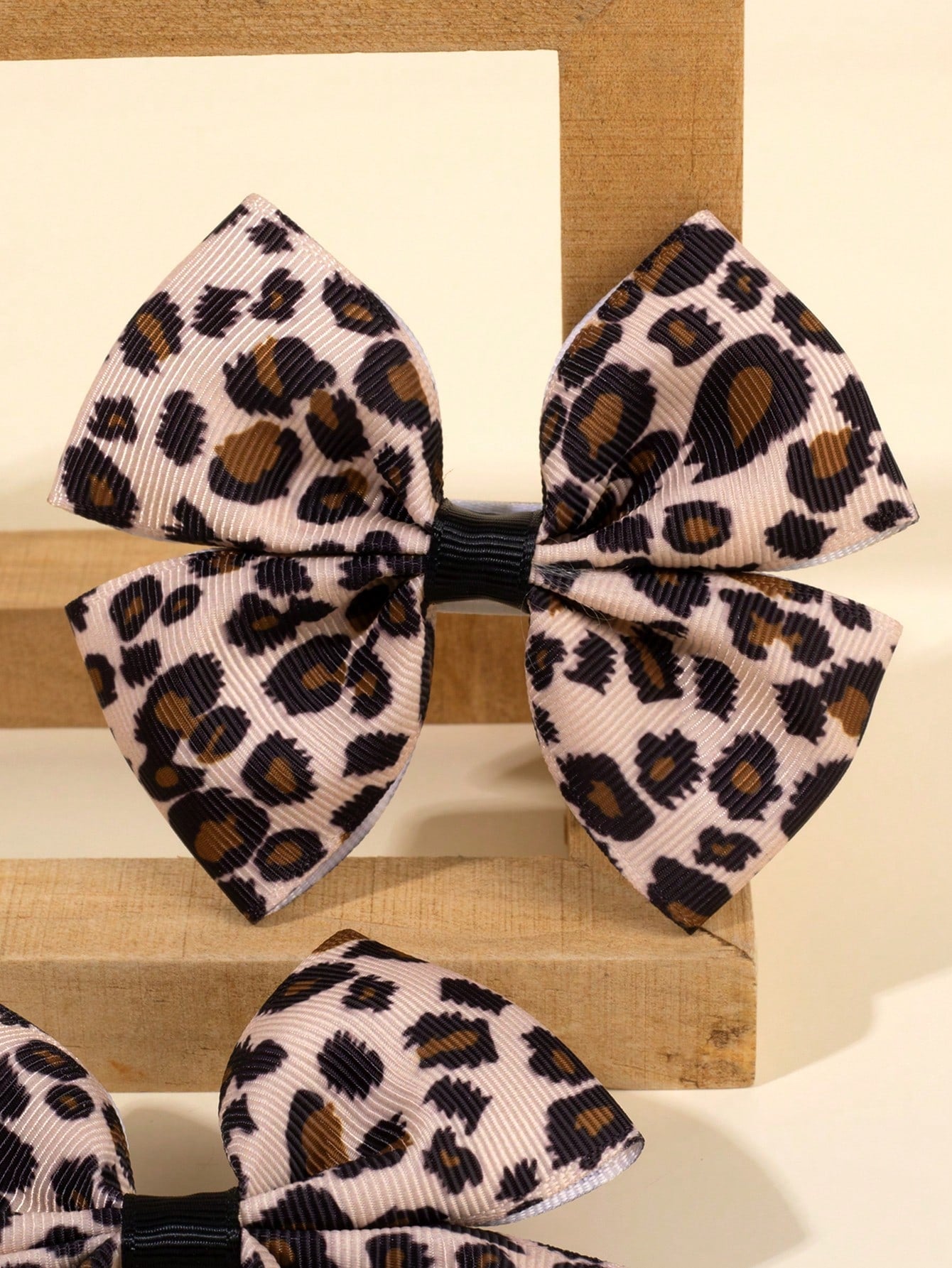 2pcs Leopard Print Hair Clips, Fashionable Leopard Alligator Clips, Exquisite Satin Ribbon Bow Hair Clips, Suitable For Girls Holiday Party Headwear, Kids Baby Hair Accessories