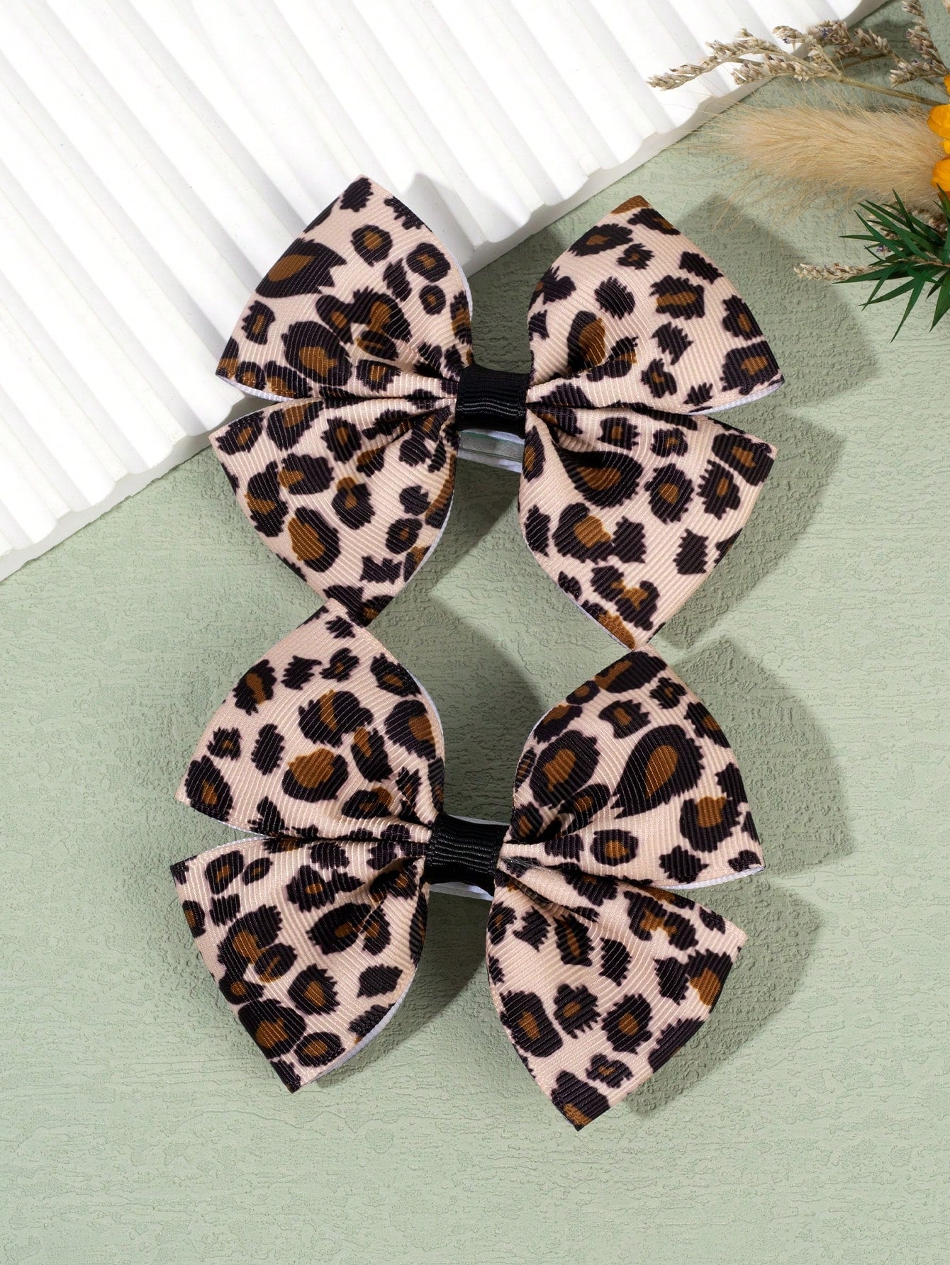 2pcs Leopard Print Hair Clips, Fashionable Leopard Alligator Clips, Exquisite Satin Ribbon Bow Hair Clips, Suitable For Girls Holiday Party Headwear, Kids Baby Hair Accessories