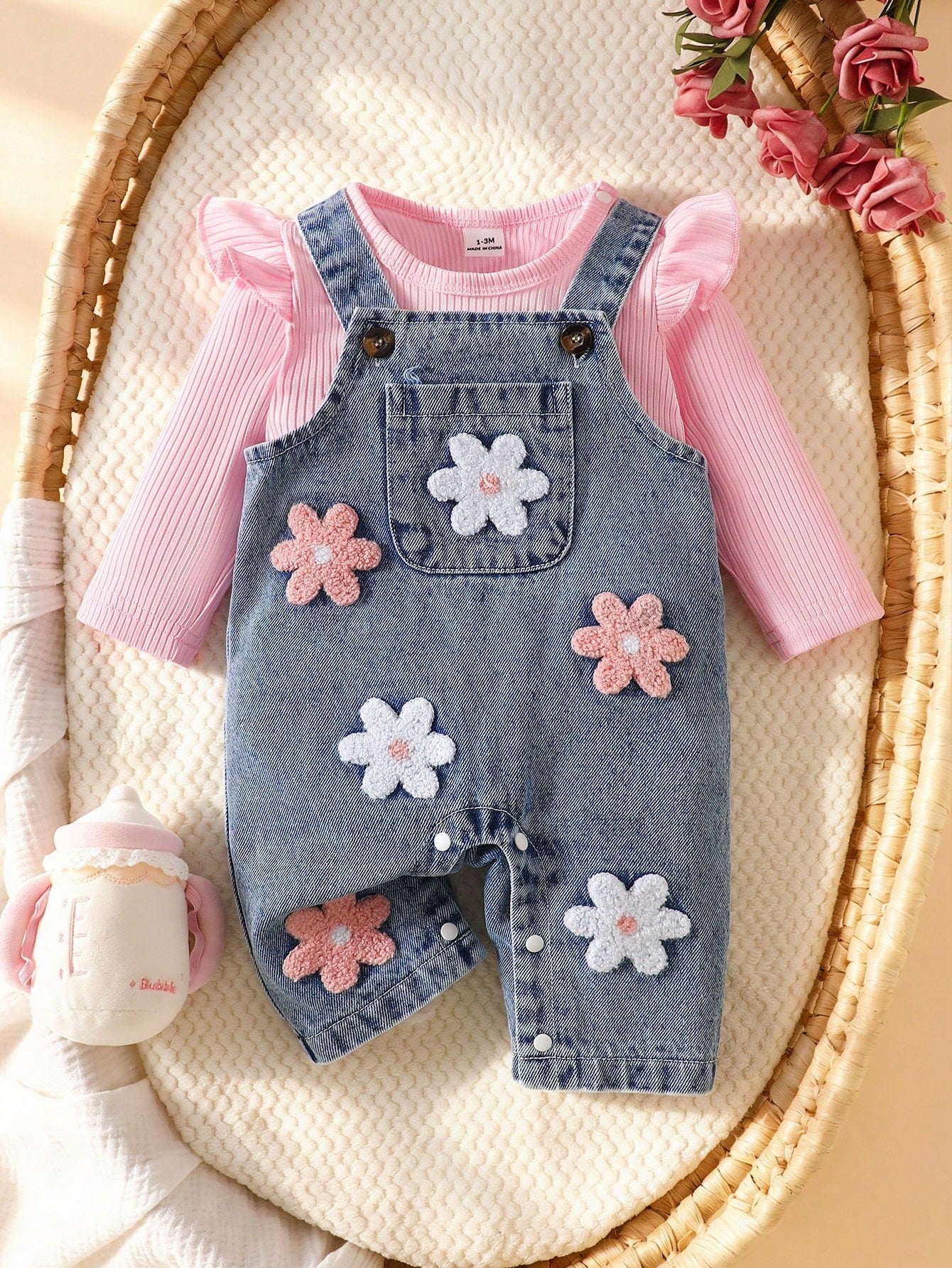 2pcs/Set Baby Girl Korean Style Fresh Floral Embroidered Denim Overalls Set, Pink Flutter Sleeve Ribbed Long Sleeve T-Shirt, Exquisite Embroidery, Soft Fabric, Regular Thickness, Infant Toddler