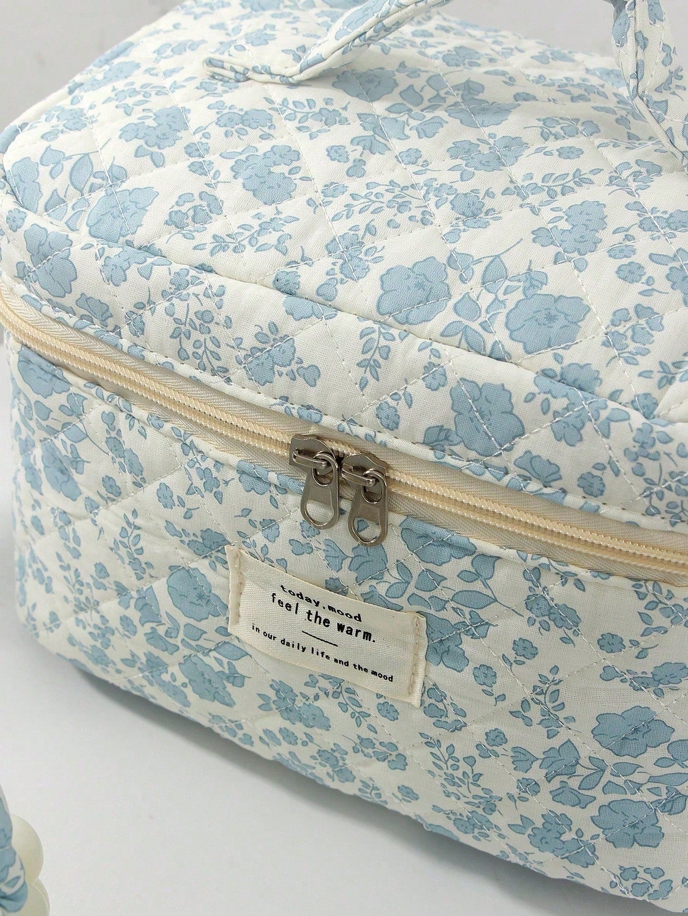 3/2/1pc/Set Quilted White Zipper Makeup Bag, Fashion Casual Large Capacity Portable Zipper Makeup Bag, Travel Storage Stationery Storage, Vacation Essential Makeup Bag, Wired Earphones, Earphones, Cha