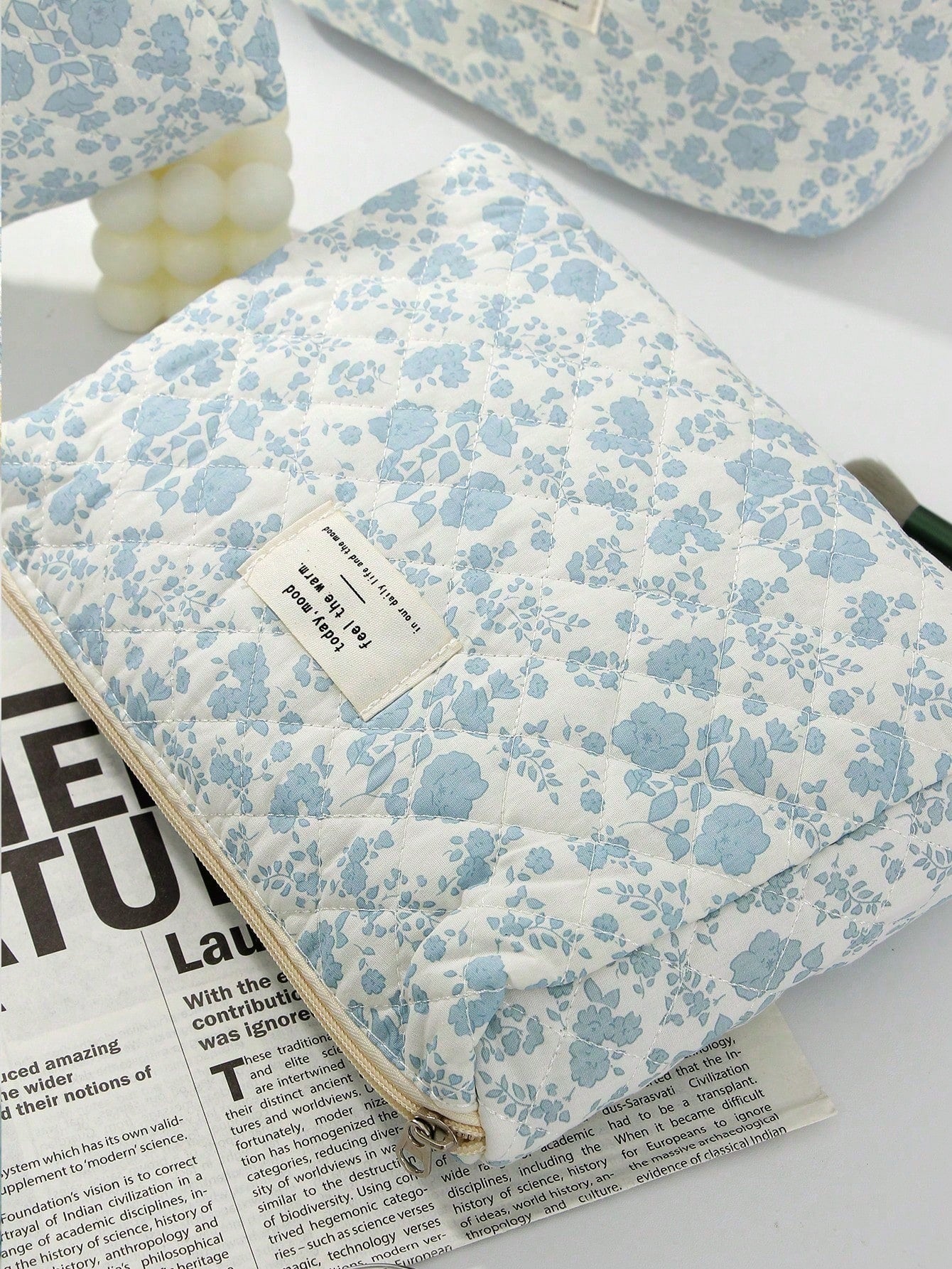 3/2/1pc/Set Quilted White Zipper Makeup Bag, Fashion Casual Large Capacity Portable Zipper Makeup Bag, Travel Storage Stationery Storage, Vacation Essential Makeup Bag, Wired Earphones, Earphones, Cha