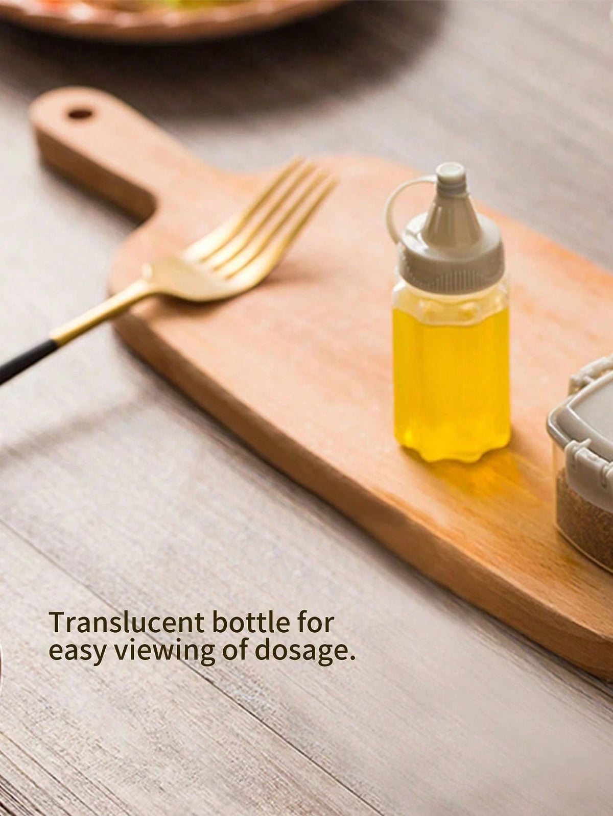 4pcs Portable Condiment Squeeze Bottles, Mini Semi-Transparent Sauce Containers, Suitable For Outdoor Camping