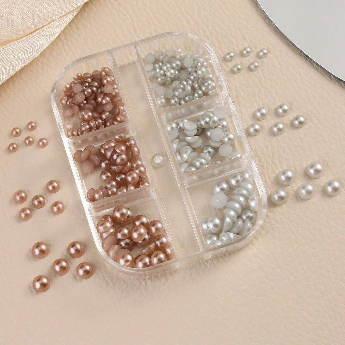 6-Grid Christmas Pearl Nail Art Decoration Beads, 3D Mixed Color Multi-Size Glossy Flat-Bottom Round Pearls, Red, Green, White, Pink, Champagne, Suitable For Creating Christmas Tree Holiday Nail Art