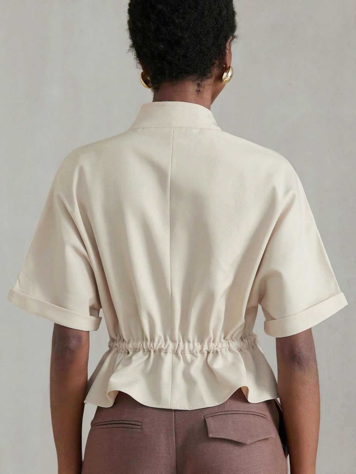 Aveloria Modichic Fashionable Short Utility Shirt, With Two Symmetrical Chest Pockets, Cinched Waist Design, Overall Neat And Practical