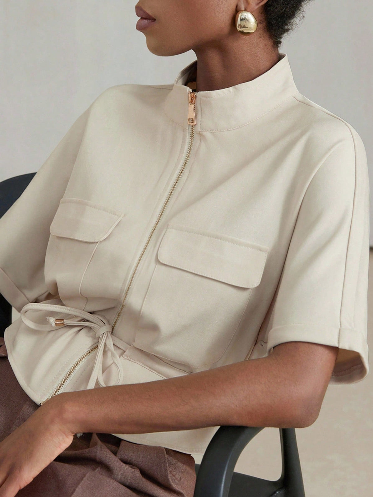Aveloria Modichic Fashionable Short Utility Shirt, With Two Symmetrical Chest Pockets, Cinched Waist Design, Overall Neat And Practical