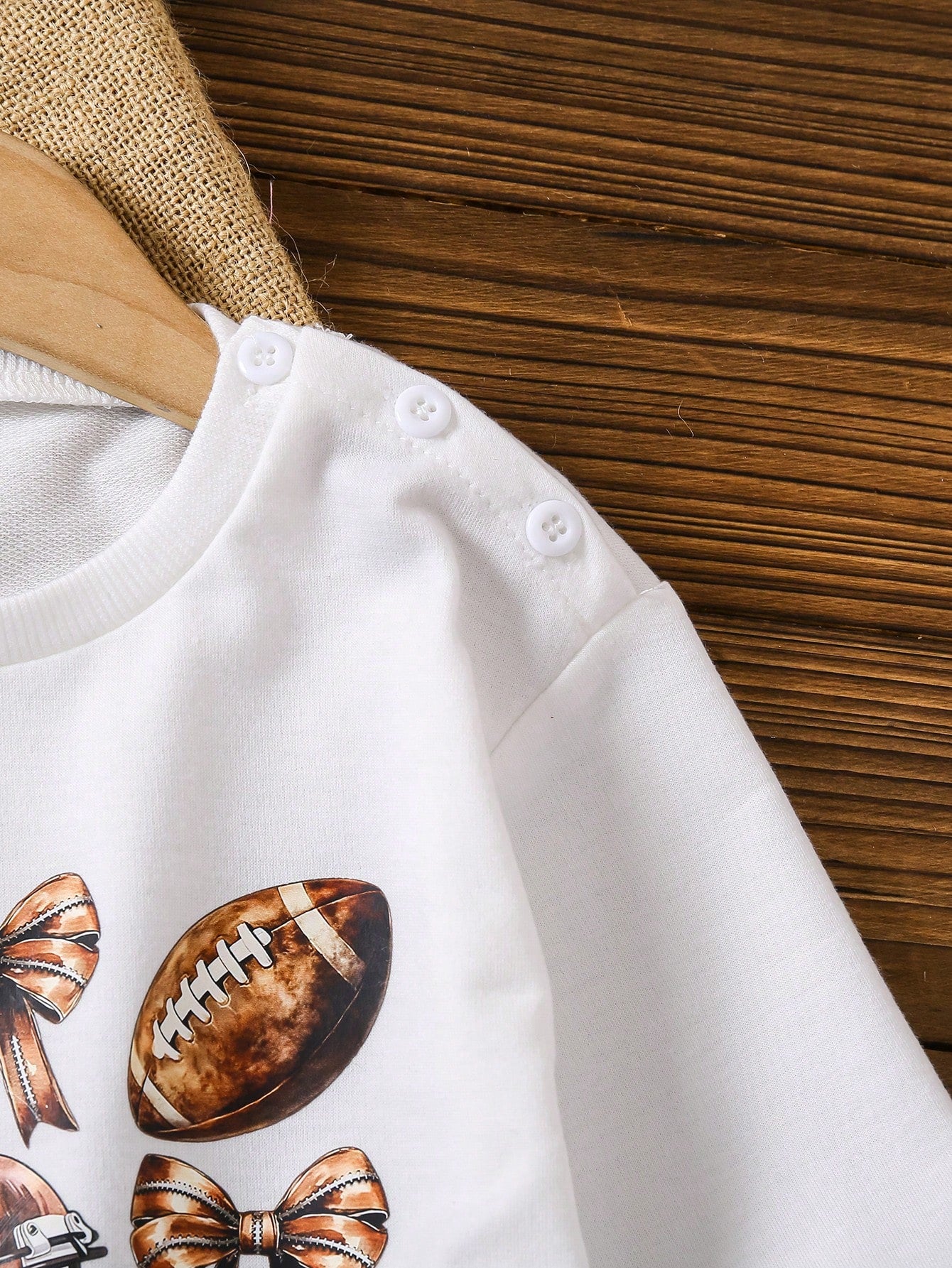 Baby Girl Casual Cute Daily All-Match Versatile Football & Bow Design Long Sleeve Loose Fit Comfy Knit Bodysuit, Suitable For Spring & Autumn