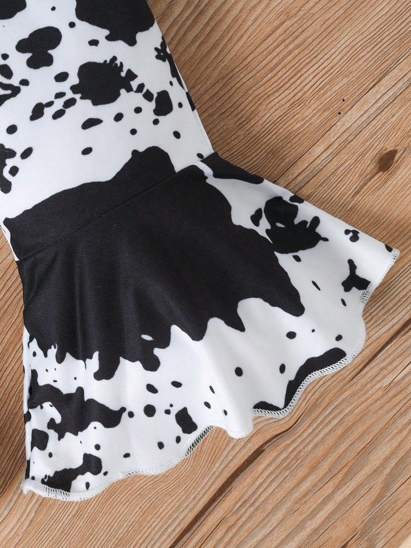 Baby Girl Fashionable And Casual Puff Sleeve Ribbed Bodysuit With Printed Flare Pants, Cute Hair Accessory, Simple Set For Spring And Summer