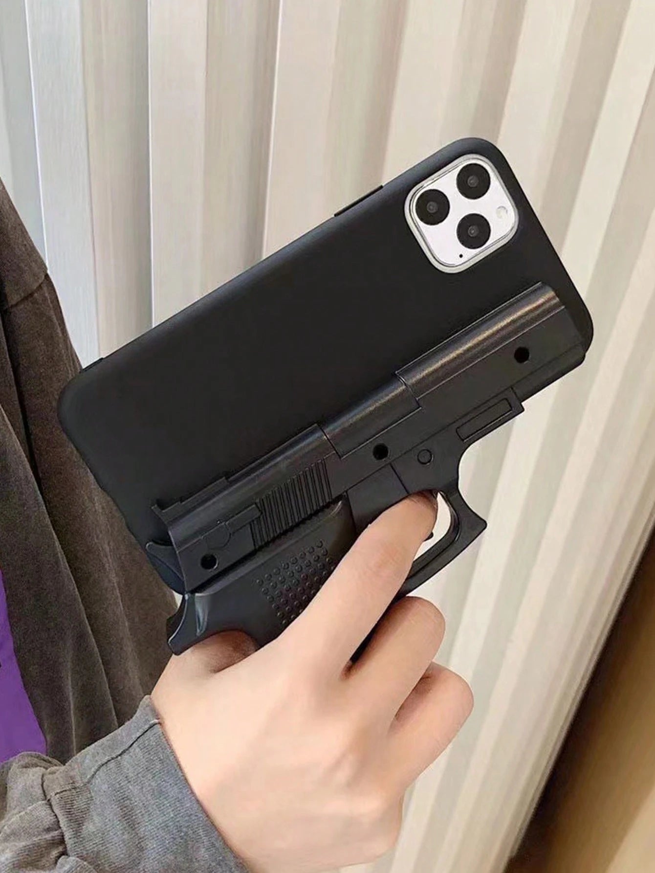 Black 3D Asymmetrical Shaped Shockproof Funny Novelty Toy Gun Shaped Phone Case Protective Case Compatible With IPhone 16, 17/17 Pro/17 Pro Max, 15, 14, 13, 12, 11 Pro Max Birthday Gift Party Annivers