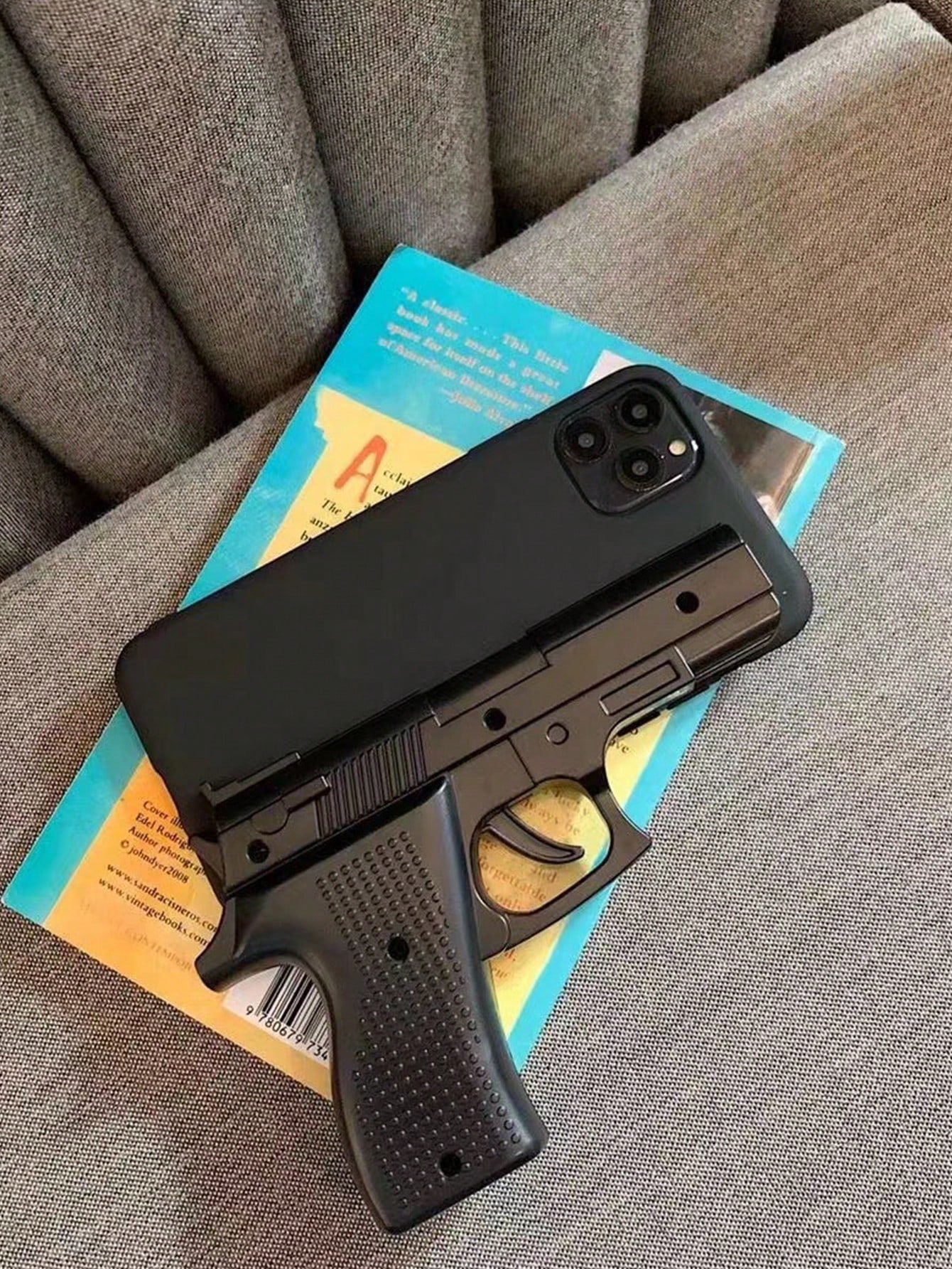 Black 3D Asymmetrical Shaped Shockproof Funny Novelty Toy Gun Shaped Phone Case Protective Case Compatible With IPhone 16, 17/17 Pro/17 Pro Max, 15, 14, 13, 12, 11 Pro Max Birthday Gift Party Annivers