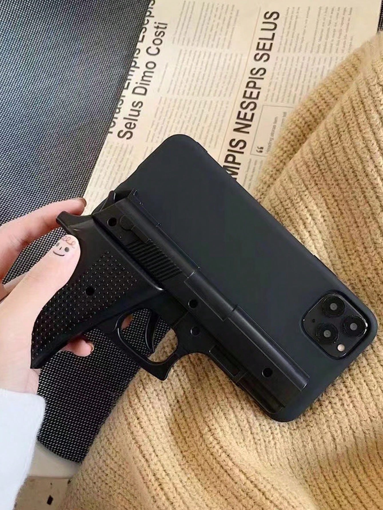 Black 3D Asymmetrical Shaped Shockproof Funny Novelty Toy Gun Shaped Phone Case Protective Case Compatible With IPhone 16, 17/17 Pro/17 Pro Max, 15, 14, 13, 12, 11 Pro Max Birthday Gift Party Annivers