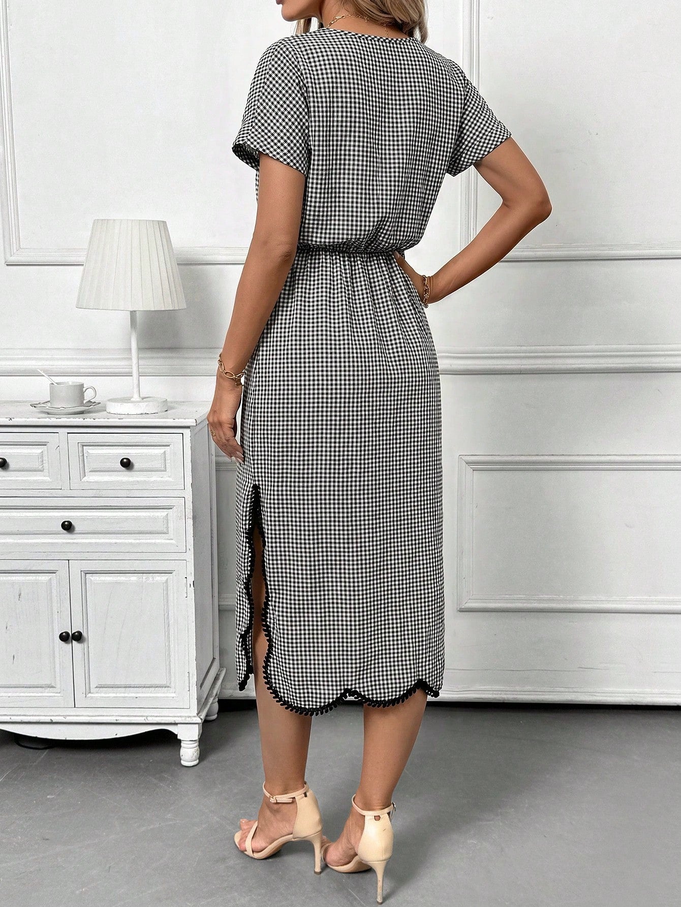 Clasi Black And White Checkered Gingham Plaid Casual 70s 2000s Vintage Round Neck Short Sleeve Fitted Mid-Length Dress Summer Vacation Travel