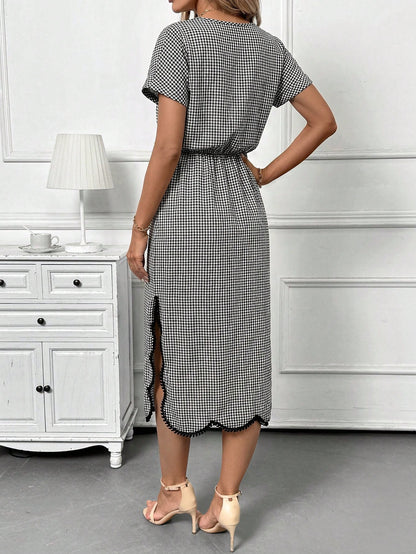 Clasi Black And White Checkered Gingham Plaid Casual 70s 2000s Vintage Round Neck Short Sleeve Fitted Mid-Length Dress Summer Vacation Travel