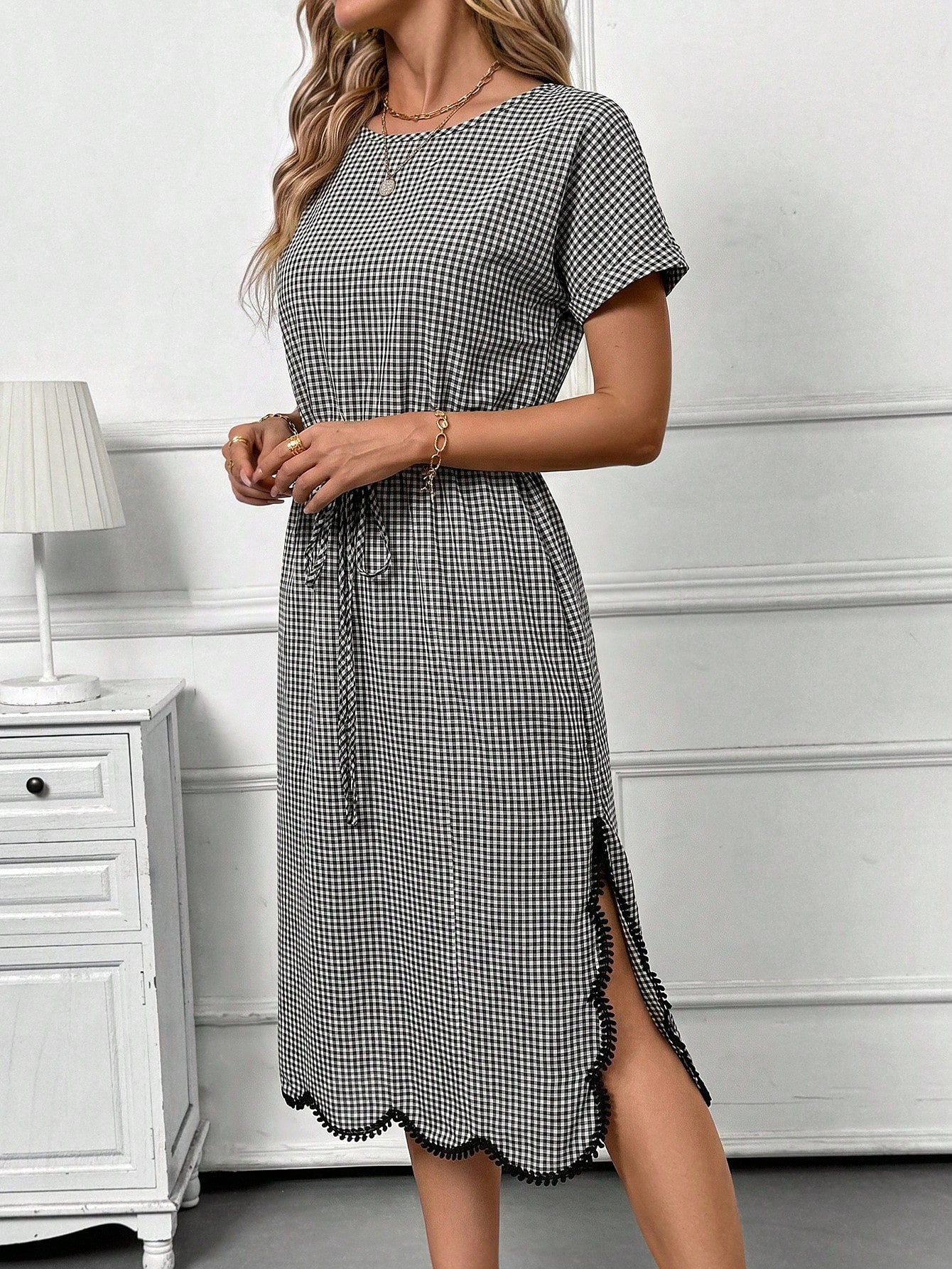 Clasi Black And White Checkered Gingham Plaid Casual 70s 2000s Vintage Round Neck Short Sleeve Fitted Mid-Length Dress Summer Vacation Travel