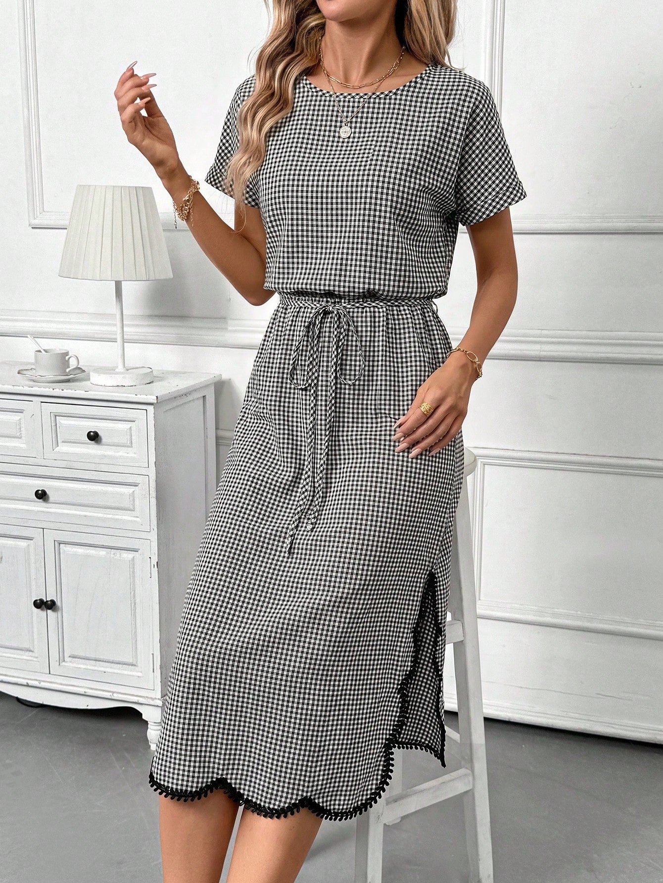 Clasi Black And White Checkered Gingham Plaid Casual 70s 2000s Vintage Round Neck Short Sleeve Fitted Mid-Length Dress Summer Vacation Travel