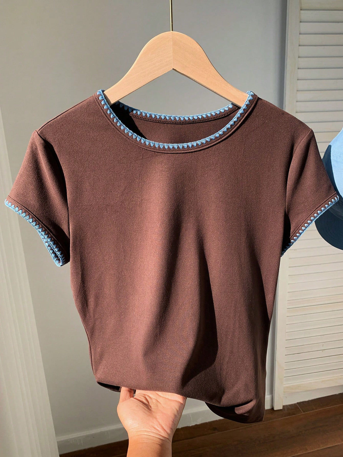 Comfortcana Women's Contrast Trim Round Neck Short Sleeve Brown Striped T-Shirt,Summer Casual 90s School Back-To-School Top,Y2k Versatile Checkered School