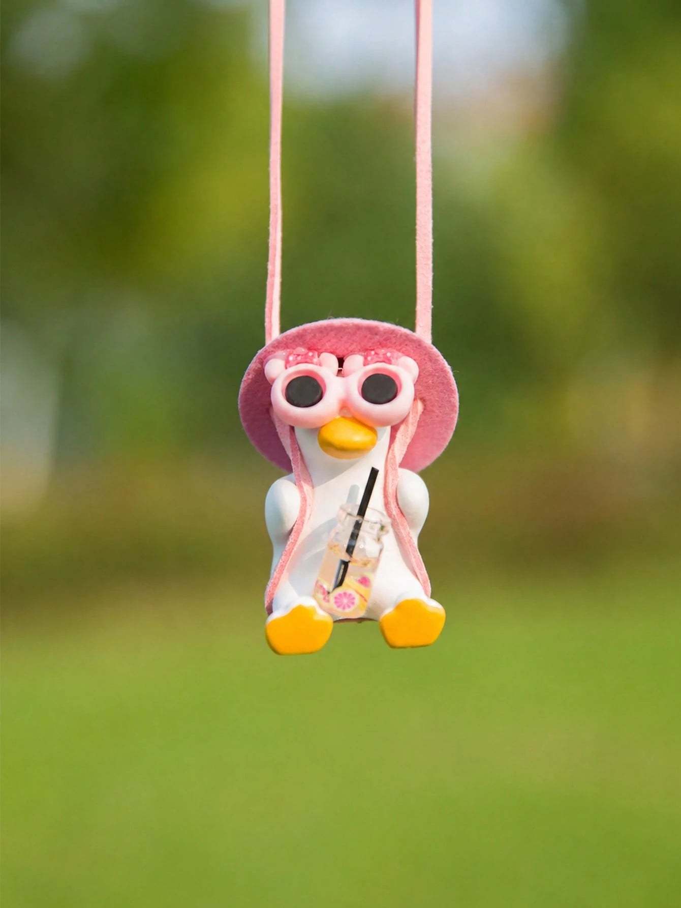Cute Swinging Fruit Tea Duck Car Rearview Mirror Hanging Ornament, Pink Hat Fashion Glasses Cartoon Duck Pendant, Japanese Style Cute Summer Women's Car Interior Decoration, Girly Car Interior Decor D