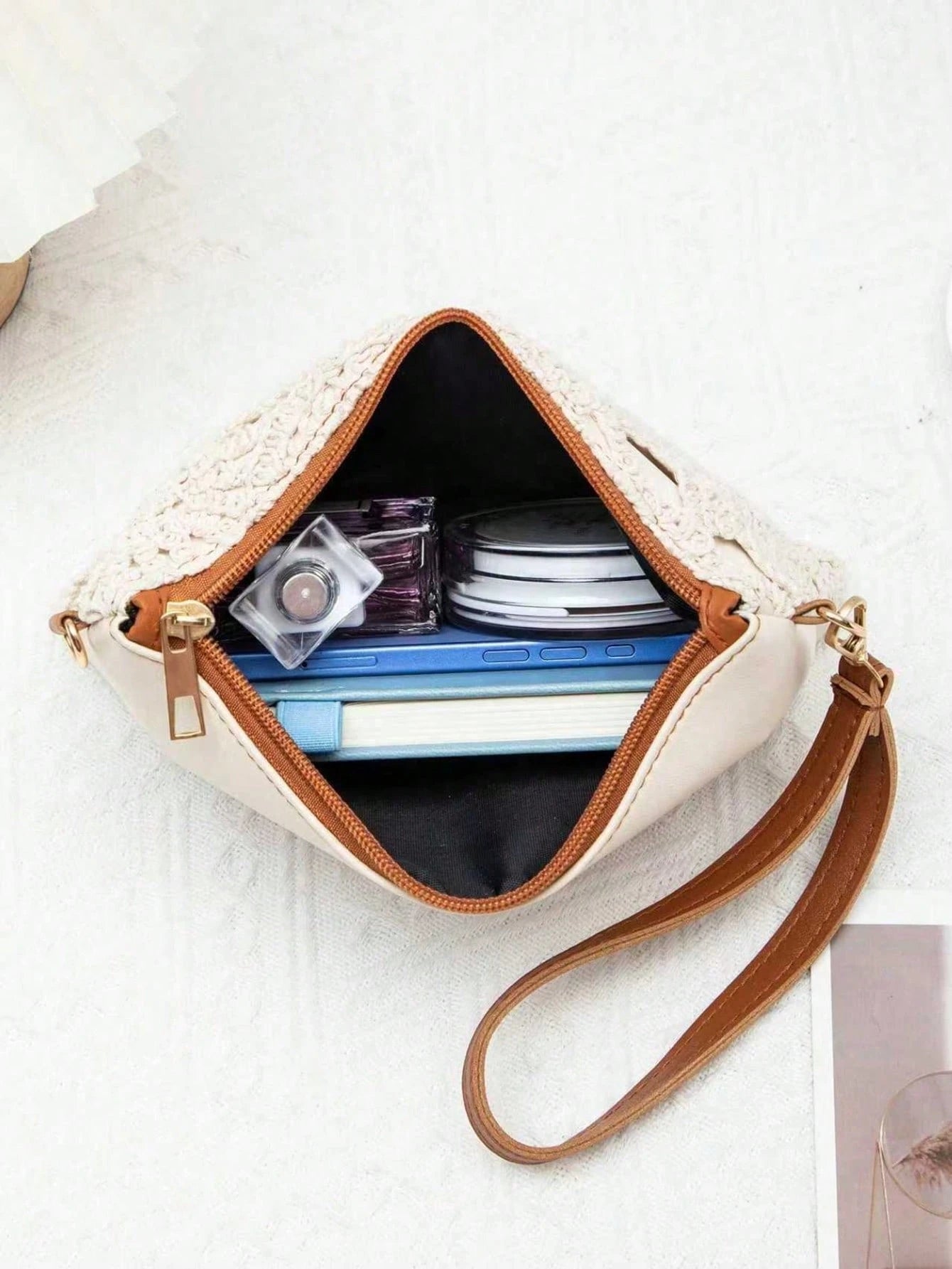 DAZY 2025 New Hollow Flower Handbag Women's Casual Style Small Square Bag Luxury Daily Matching