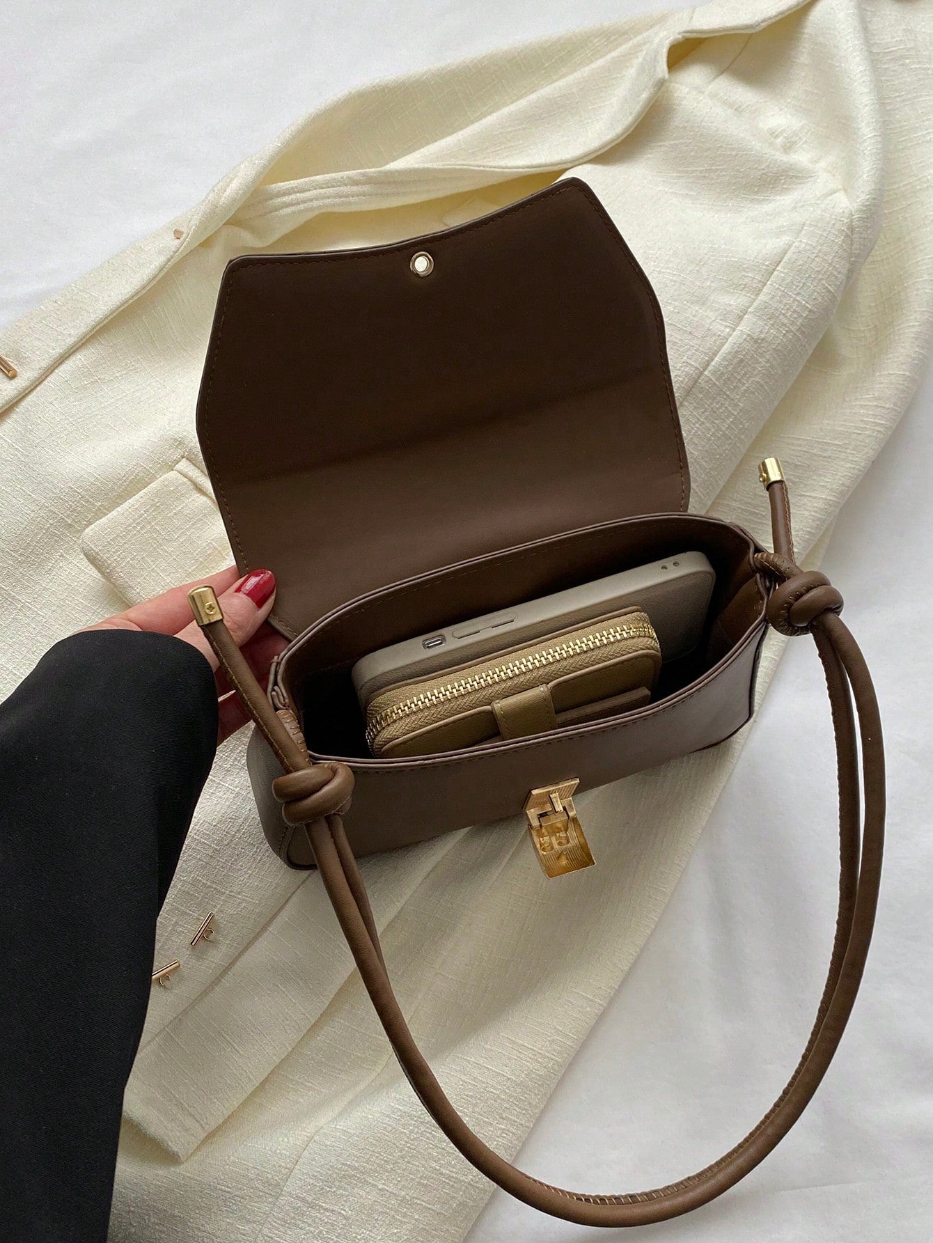 DAZY Retro Lightweight, Business Casual Chocolate Brown Flap Bag Vintage PU For Teen Girls Women College Students, Rookies & White-Collar Workers Perfect For Office, College, Work, Business, Commute
