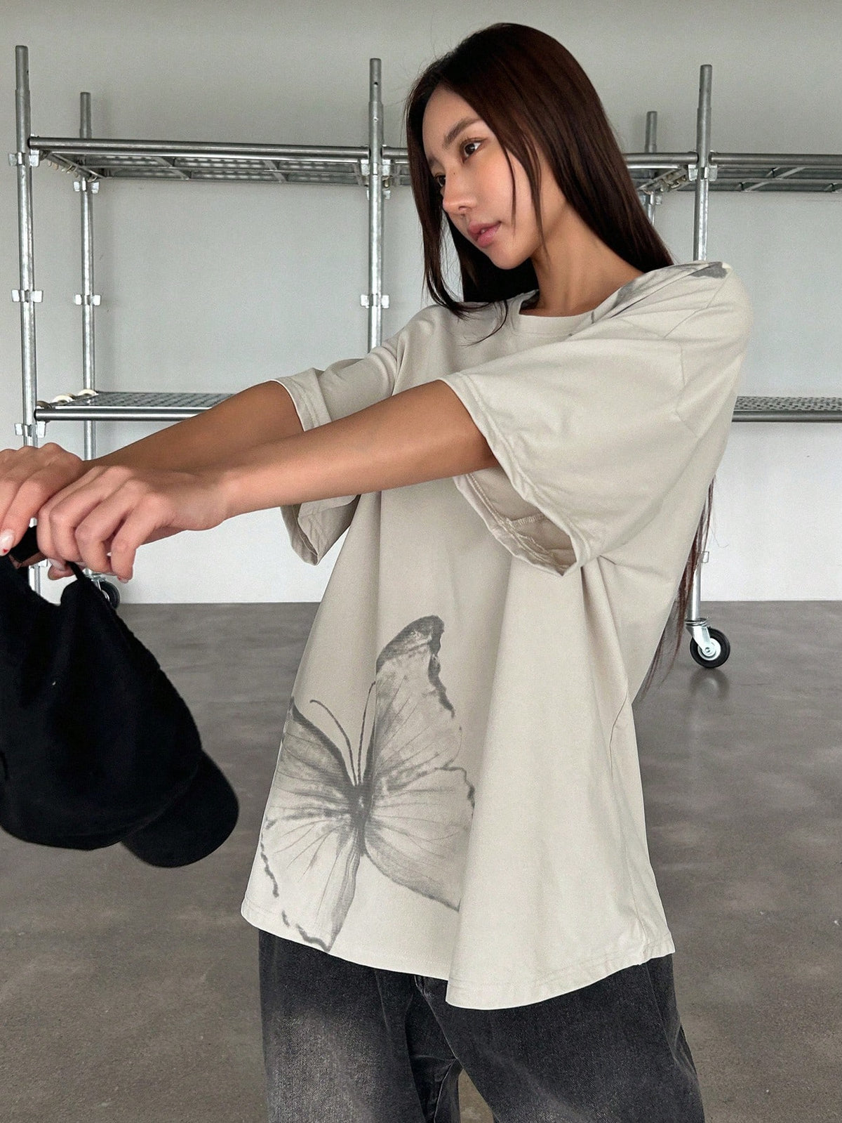 DAZY Women's Summer Butterfly And Letter Print Round Neck Drop Shoulder Loose Casual T-Shirt Y2k Graphic Tee Oversized T-Shirt