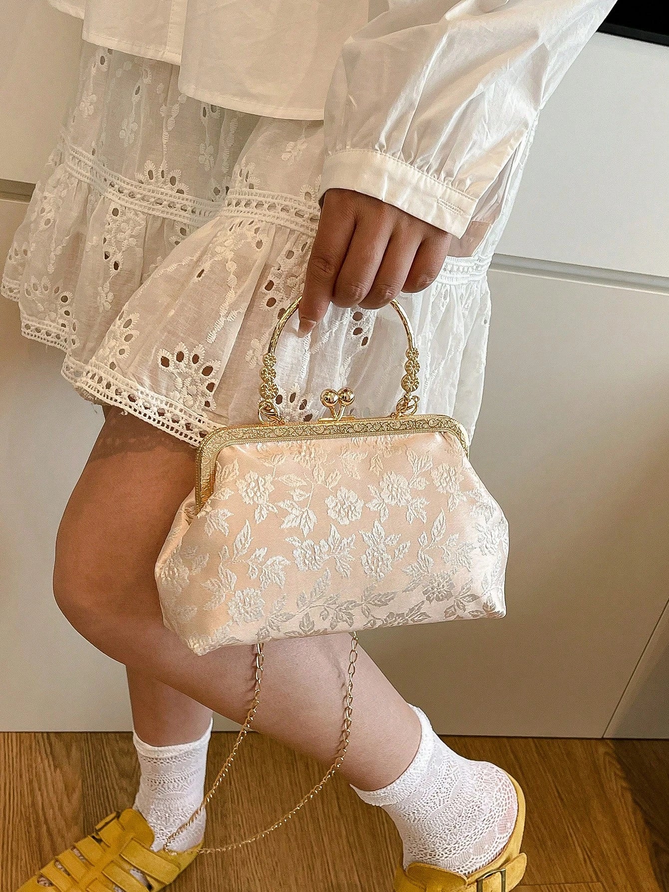 Dedoo Elegant Beige Embossed Flower Clutch Bag, Retro Kiss Lock Gold Handle Shoulder Bag With Removable Chain Strap