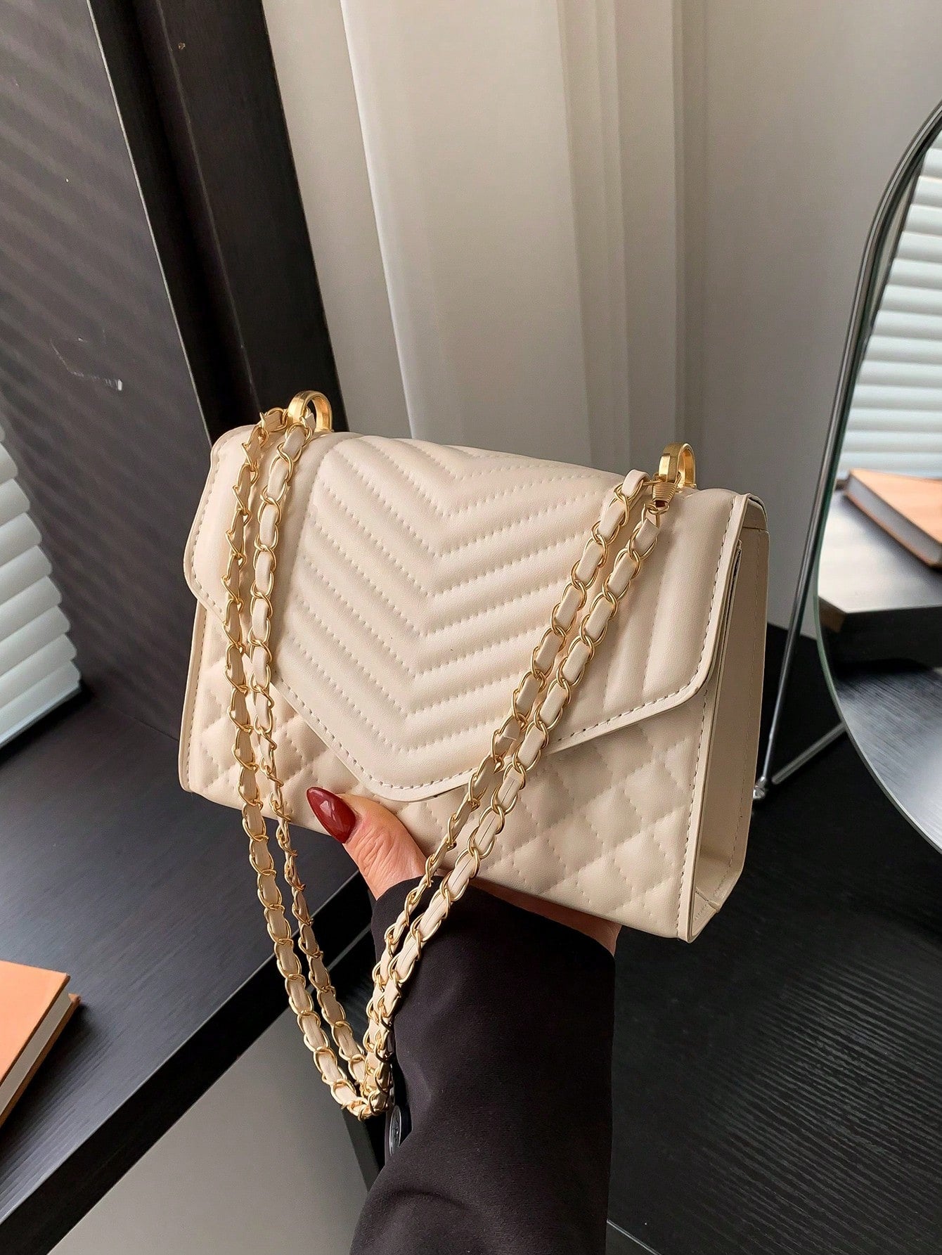 Delicate Chain Flap Bag, Minimalist Flip-Cover Shoulder Bag, Fashionable Crossbody Bag, Women's Mini Quilted Crossbody Bag, Elegant Flip-Cover Shoulder Bag, Women's Fashionable Handbag And Wallet