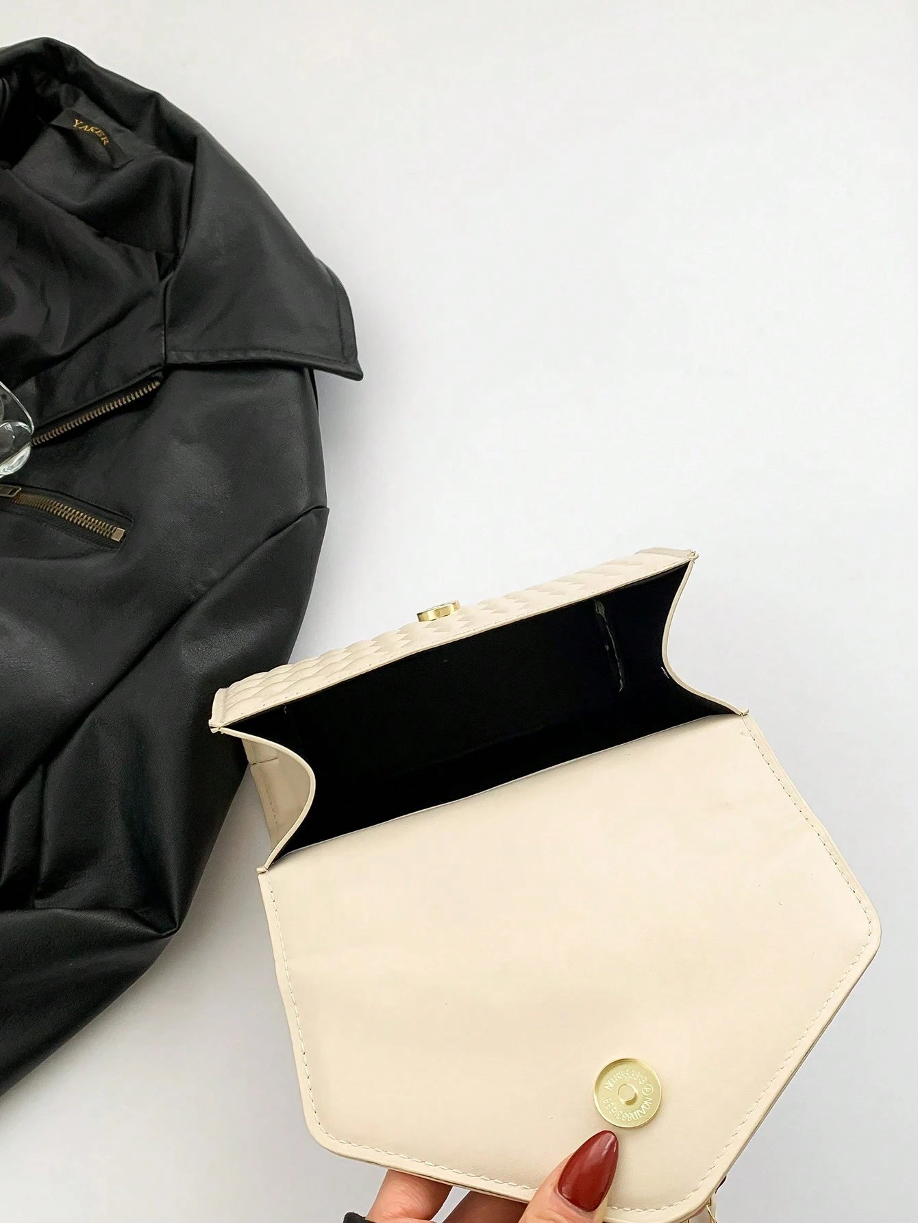 Delicate Chain Flap Bag, Minimalist Flip-Cover Shoulder Bag, Fashionable Crossbody Bag, Women's Mini Quilted Crossbody Bag, Elegant Flip-Cover Shoulder Bag, Women's Fashionable Handbag And Wallet