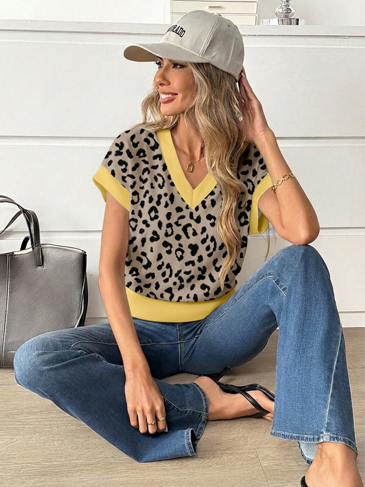 Easowa Women's V-Neck Printed T-Shirt, Summer Versatile, Casual Minimalist Vacation Bohemian Elegant Romantic Vintage Leopard Print Color Block Pattern T-Shirt, Commute, Music Festival, Beach, Vacatio
