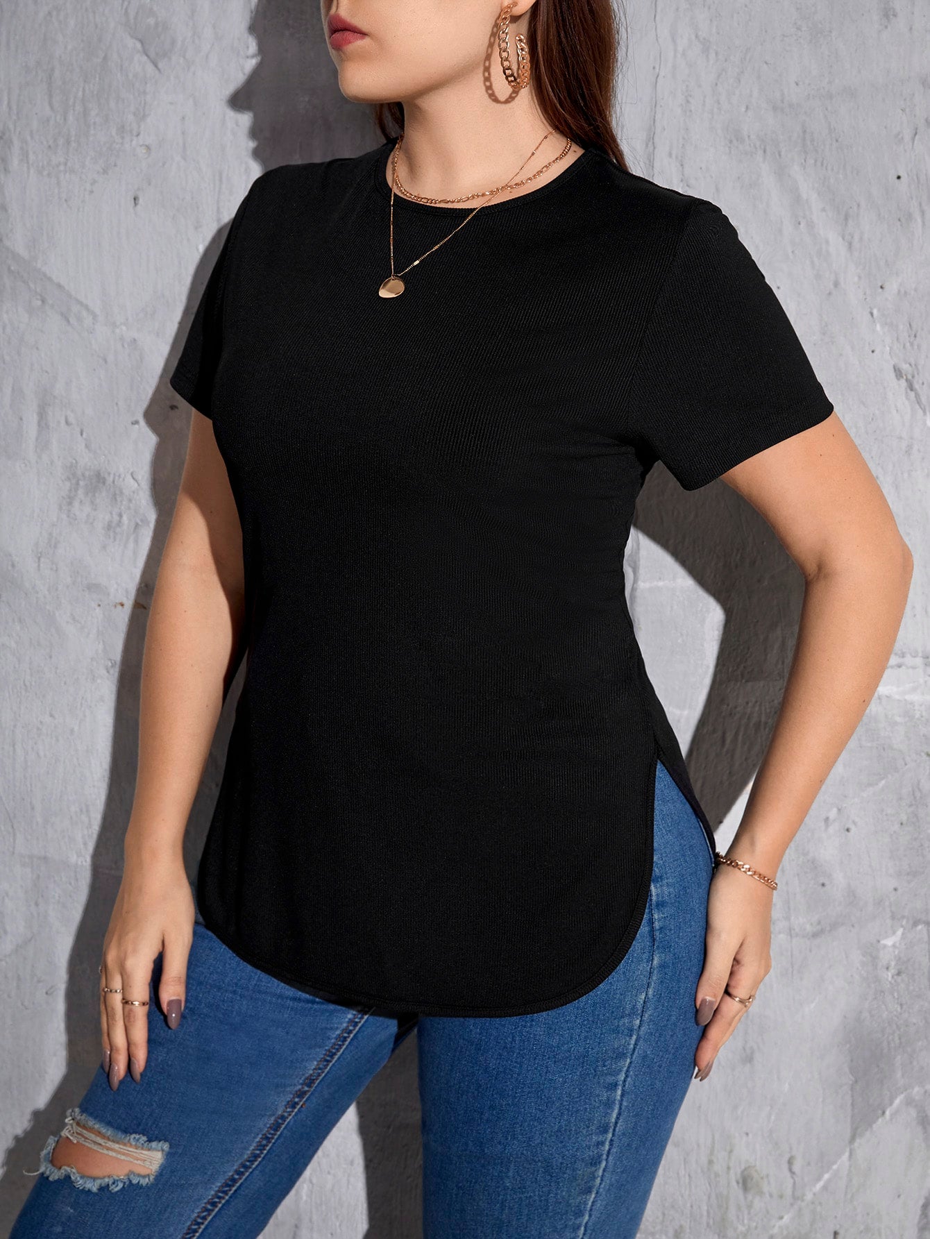 Essnce Plus Solid Curved Hem Tee