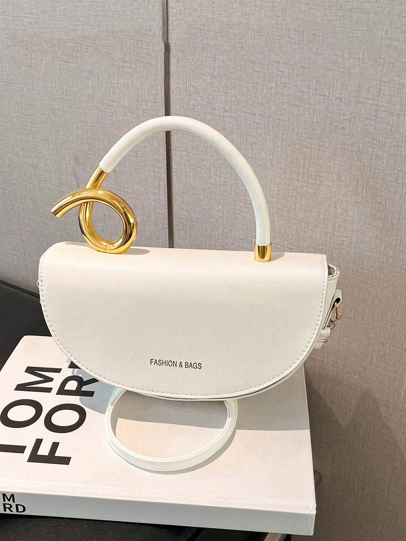 Fashion Solid Color PU Saddle-Shaped Shoulder Bag, Spiral Gold Metal Handle And Detachable Crossbody Strap, Minimalist Elegant Daily Handbag, Suitable For Office Women And Minimalist Enthusiasts, Perf