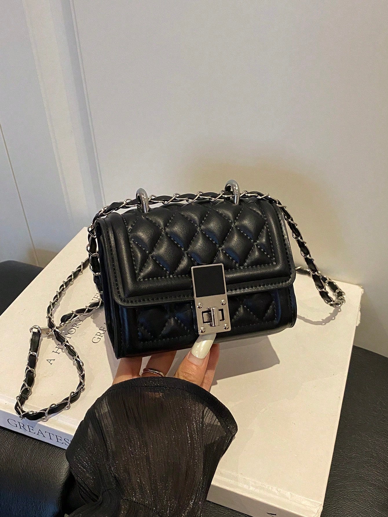 Fashionable New Solid Color Flap Metal Lock Shoulder Bag, Elegant Versatile Diamond Quilted Chain Crossbody Bag For Women, Suitable For Shopping, Wallet, Young Women, College Students, Newcomers, Whit