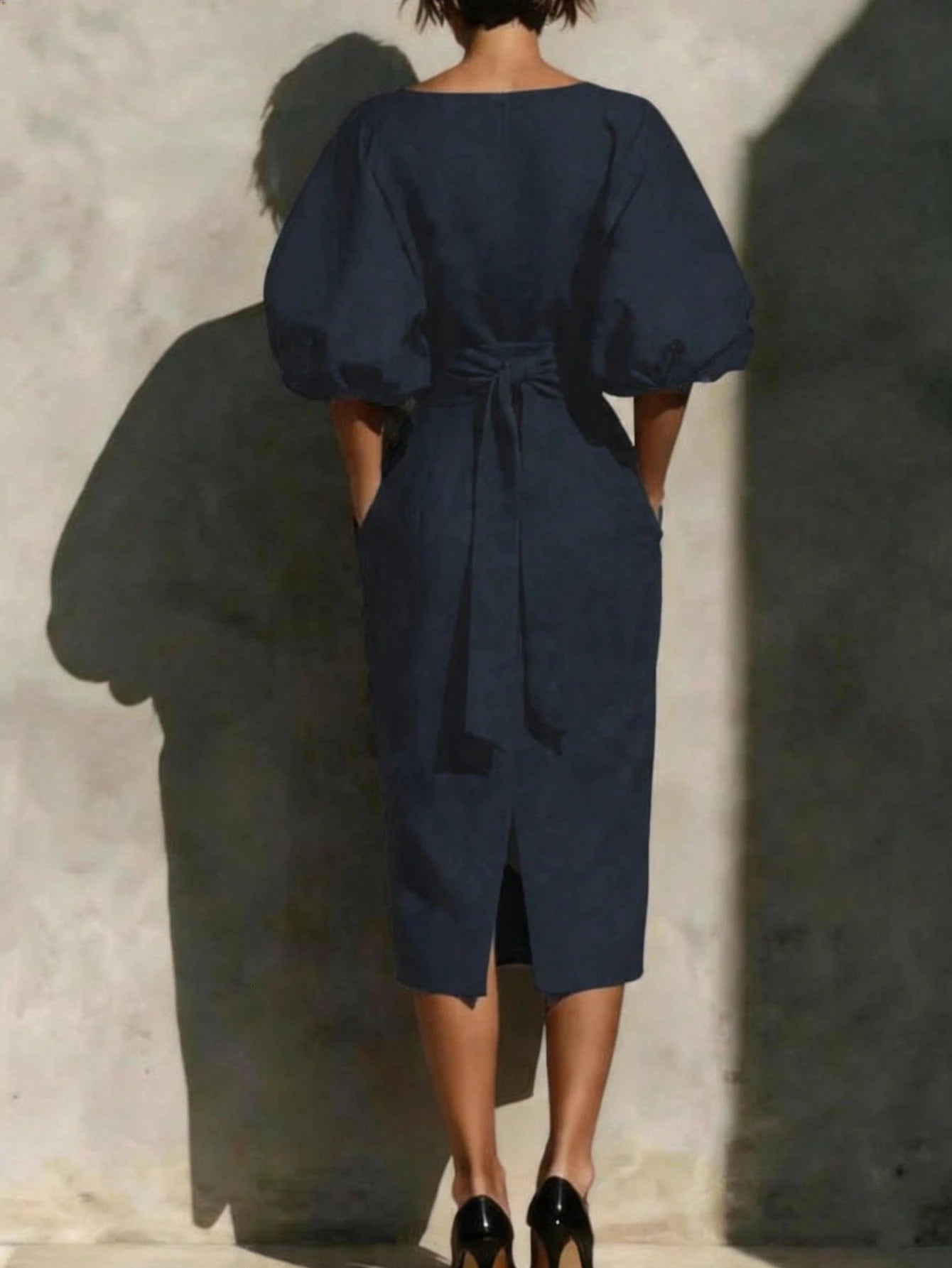 Fashionable Women's Casual Mid-Length Dress, Boat Neck Design, Three-Quarter Sleeves, Straight Hem Elegant