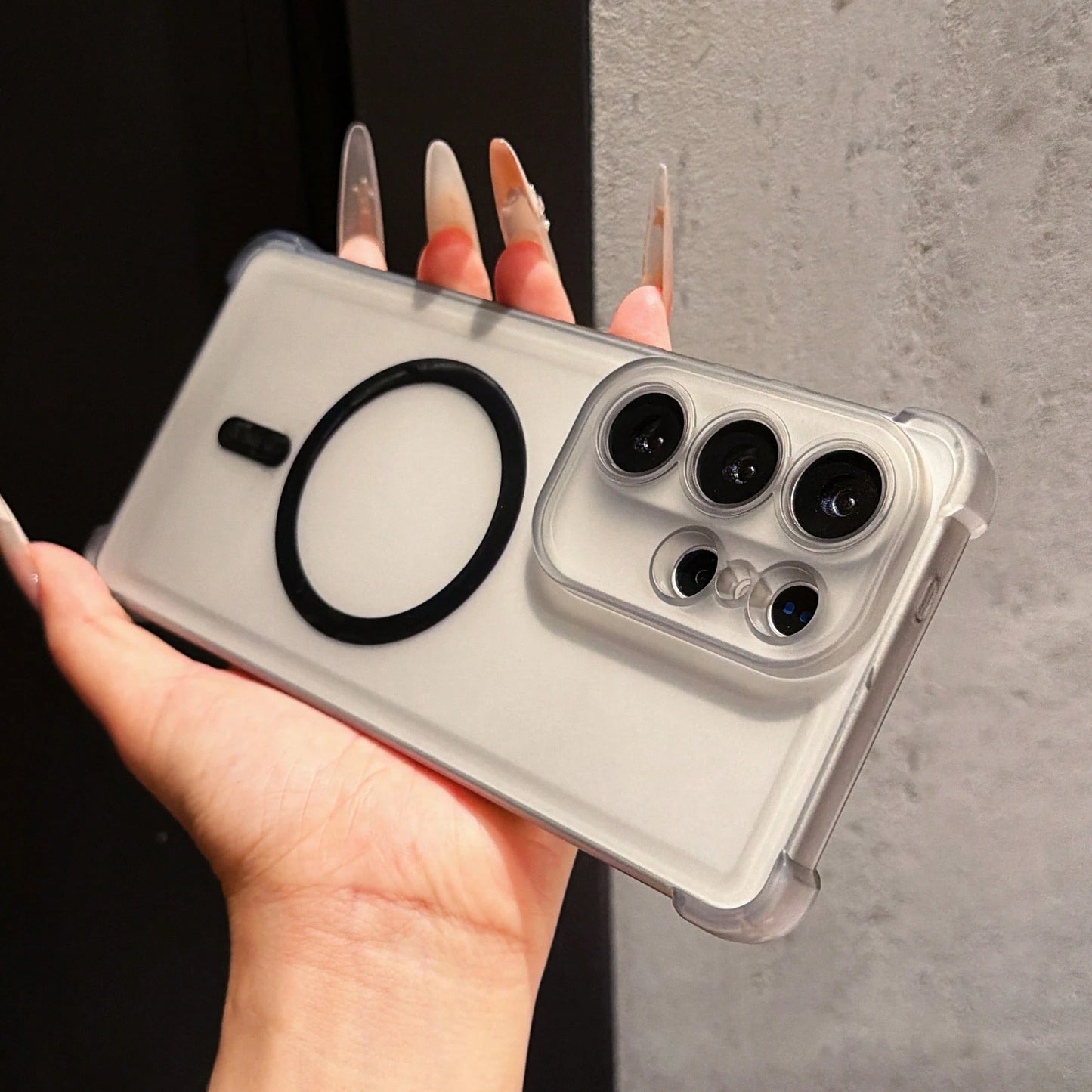 Four-Corner Shockproof Matte Semi-Transparent Magnetic Phone Case, Black & White Contrast MagSafe Minimalist Protective Shell With Girly Style, Compatible With IPhone 17 16 15 14 13 Pro Max