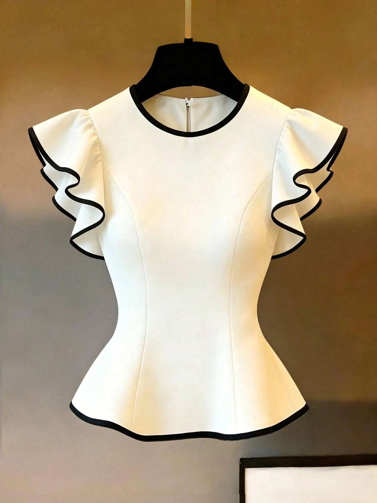 Franclia White And Black Round Neck Ruffle Waist Top, Trim Decoration, Women's Cap Sleeve Blouse, Contrast Flutter Sleeve, Slim Fit Cream, Elegant