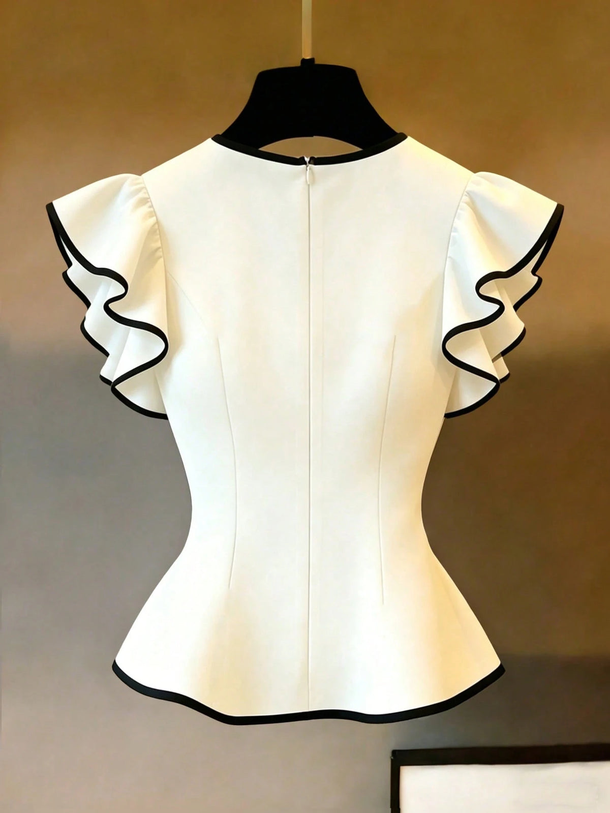 Franclia White And Black Round Neck Ruffle Waist Top, Trim Decoration, Women's Cap Sleeve Blouse, Contrast Flutter Sleeve, Slim Fit Cream, Elegant