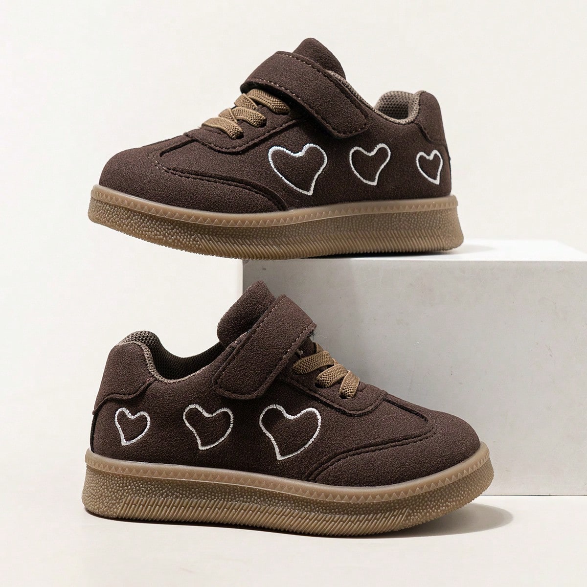 Girls' Heart Embroidery Sports Shoes With Hook And Loop, Vintage Rubber Sole Casual Shoes