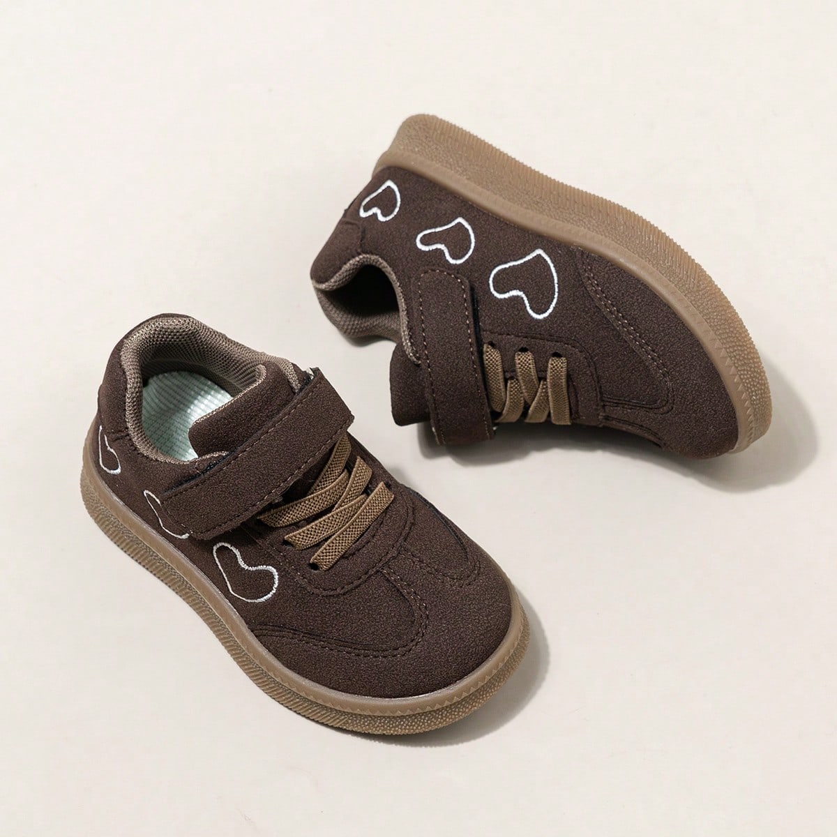 Girls' Heart Embroidery Sports Shoes With Hook And Loop, Vintage Rubber Sole Casual Shoes