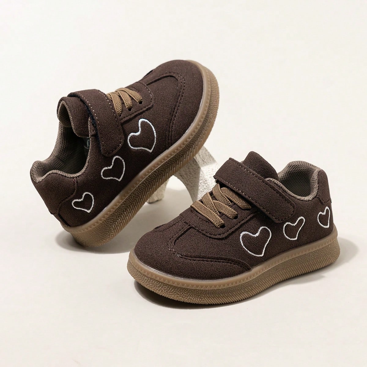 Girls' Heart Embroidery Sports Shoes With Hook And Loop, Vintage Rubber Sole Casual Shoes