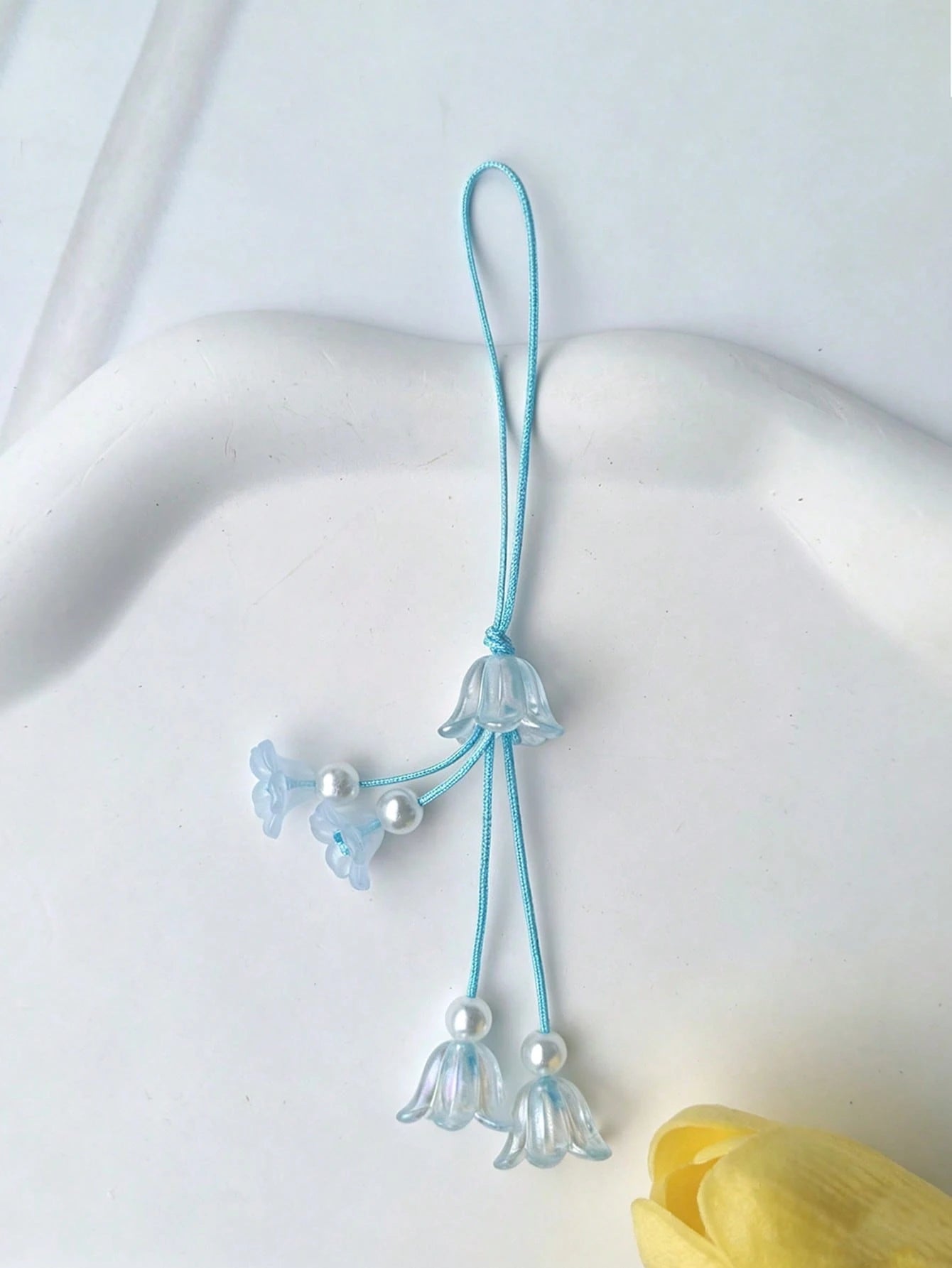 Gradient Color Wind Chime Lily Of The Valley Pendant Phone Lanyard CCD Camera Charm Universal Strap, Multi-Color Fashion Versatile Gift Lanyard, Suitable For Earphone Case Lanyard, Car Keychain Charm