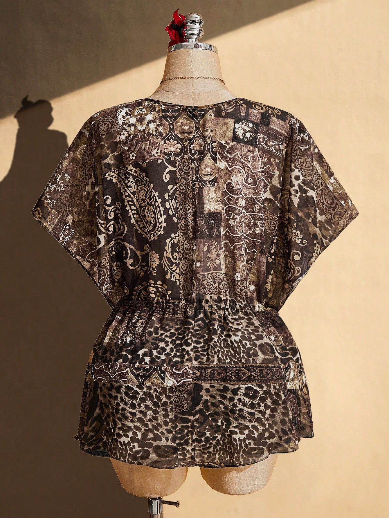 ICON Women's Plus Size Vacation Botanical Print Contrast Lace V-Neck Batwing Short Sleeve Top Vacation Brown Summer Boho