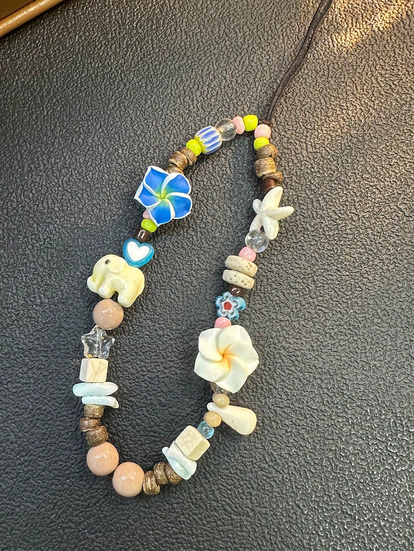 INS Style Island Sweetheart Phone Strap, Beaded Camera Chain Charm, Random Color Individual Beads Gifts For Mother, Family, Friends, Birthday, Holiday Phone Charm, Phone Chain